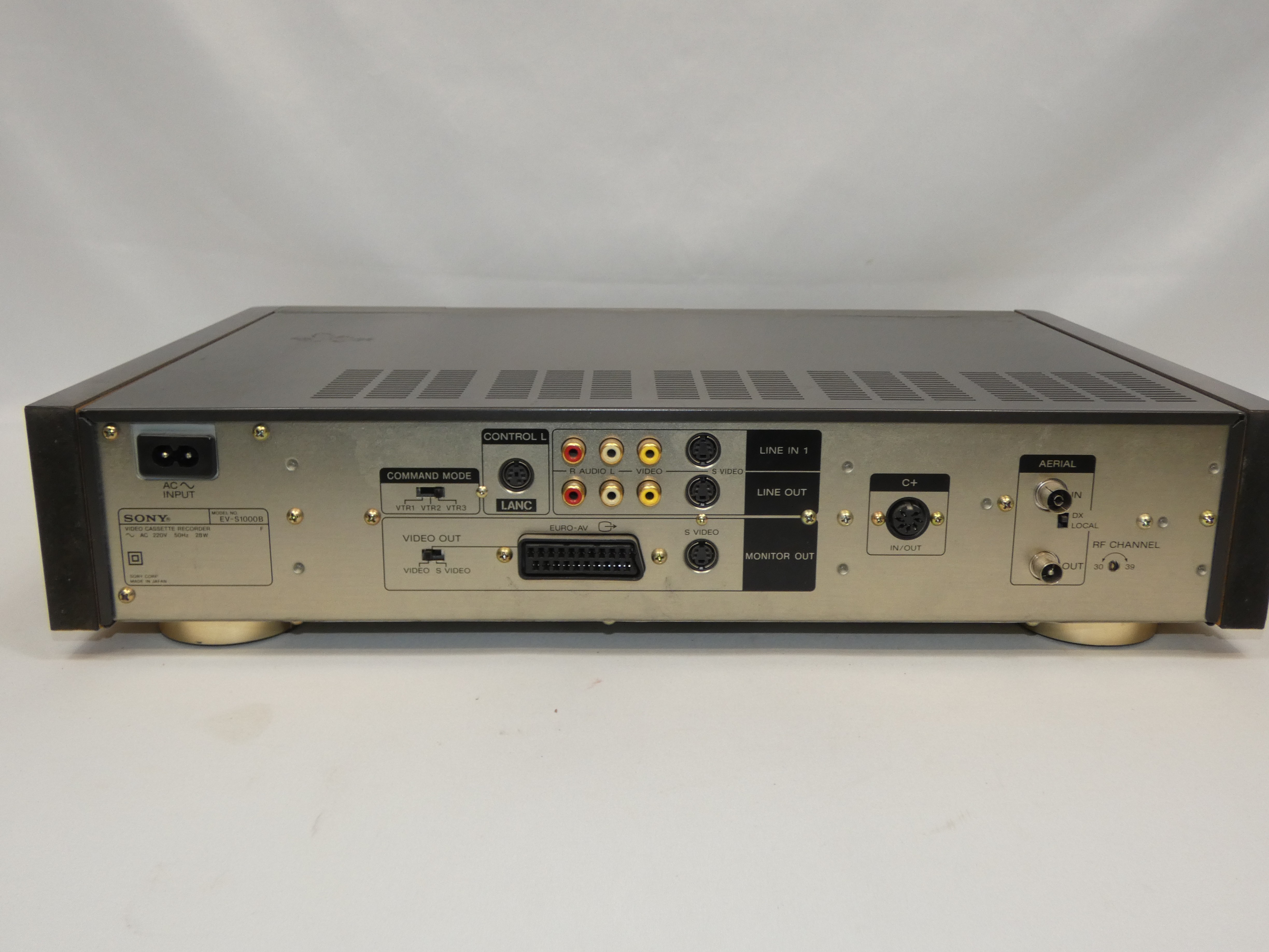 SONY enregistreur vidéo cassette EV S1000B video8 Hi8 - Très bon état - Photo 8