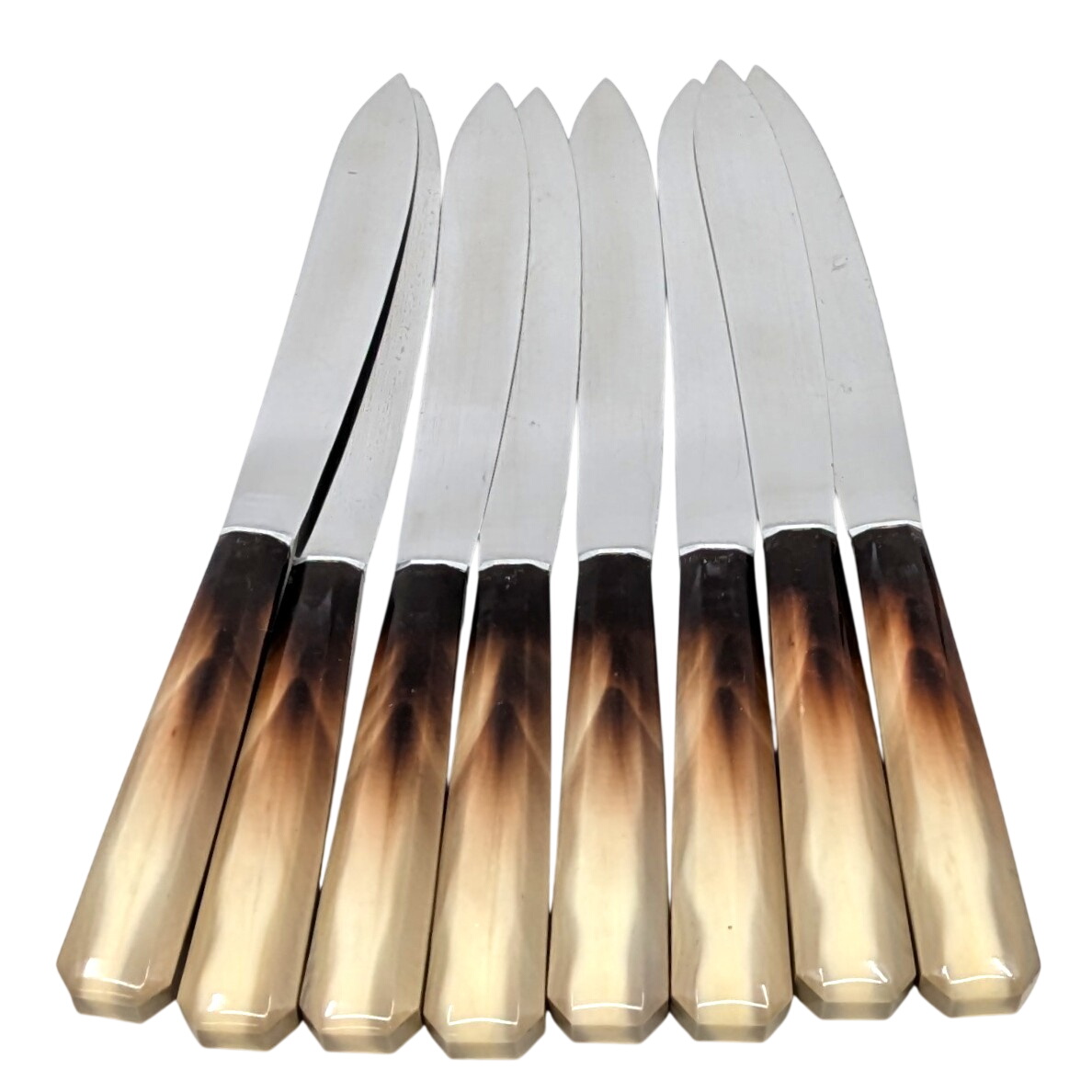 Acheter Lot de 8 couteaux de table en inox avec manches imitation corne 23.5 cm de longueur Bon état - 30,00 € Lot de 8 couteaux de table en inox avec manches imitation corne 23.5 cm de longueur Bon état - reconditionné disponible sur Label Emmaüs