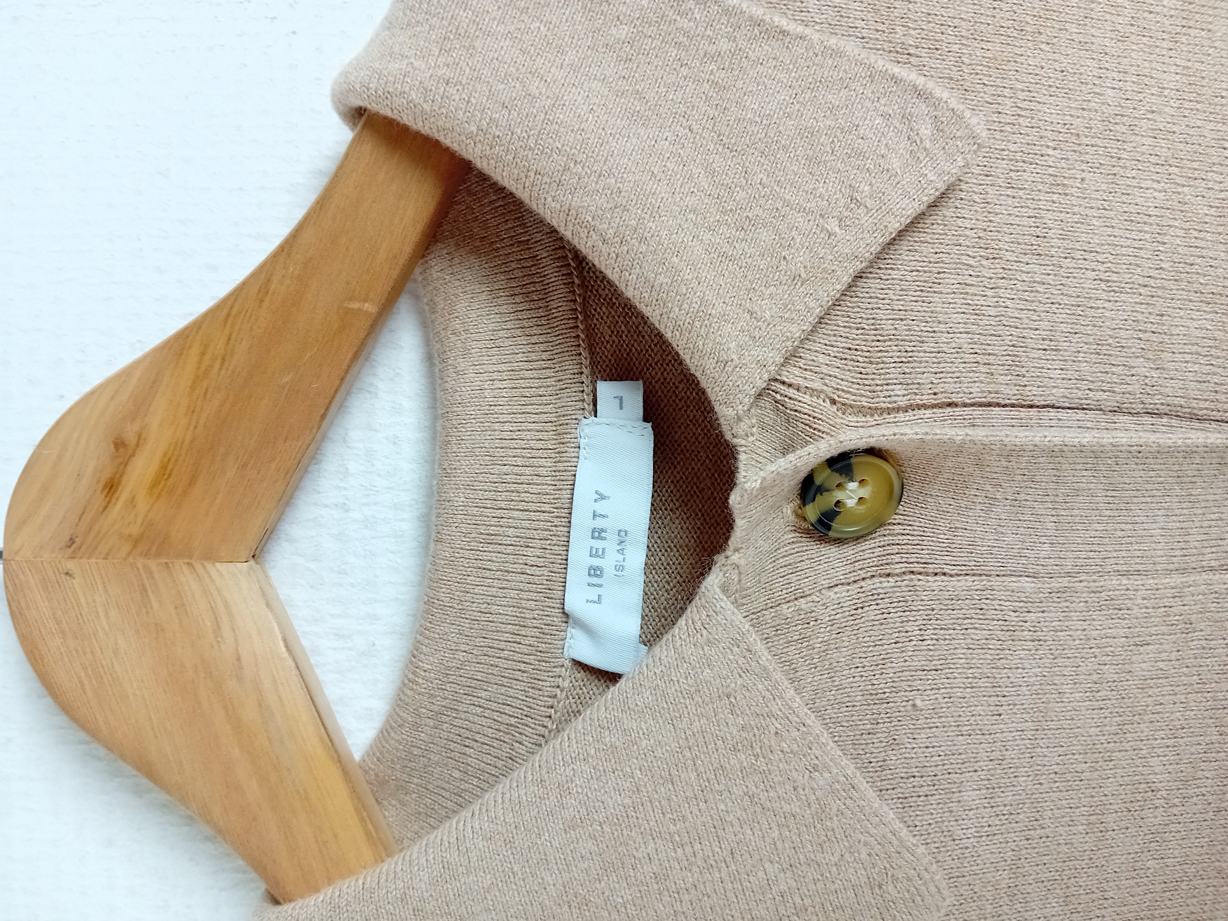 Voir photo 5 de Cardigan Beige Maille Liberty Island L (T3671) Cardigan Beige Maille Liberty Island L (T3671) Bon état - Vue 5 -