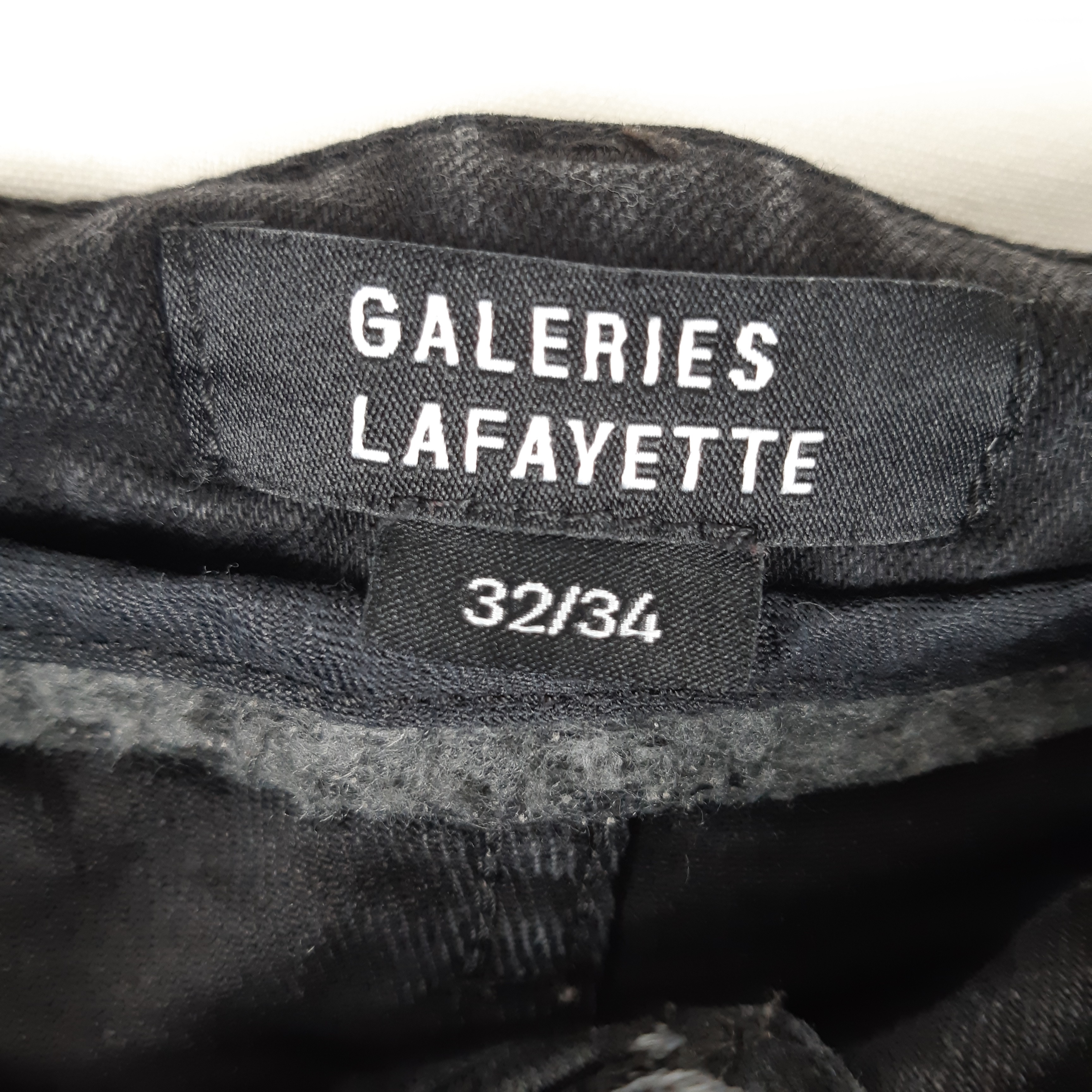 Voir photo 6 de Galeries Lafayette - Jean coton noir - Taille 32/34 mesures 45 cm Longueur= 102 cm Galeries Lafayette - Jean coton noir - Taille 32/34 mesures 45 cm Longueur= 102 cm - Vue 6 -