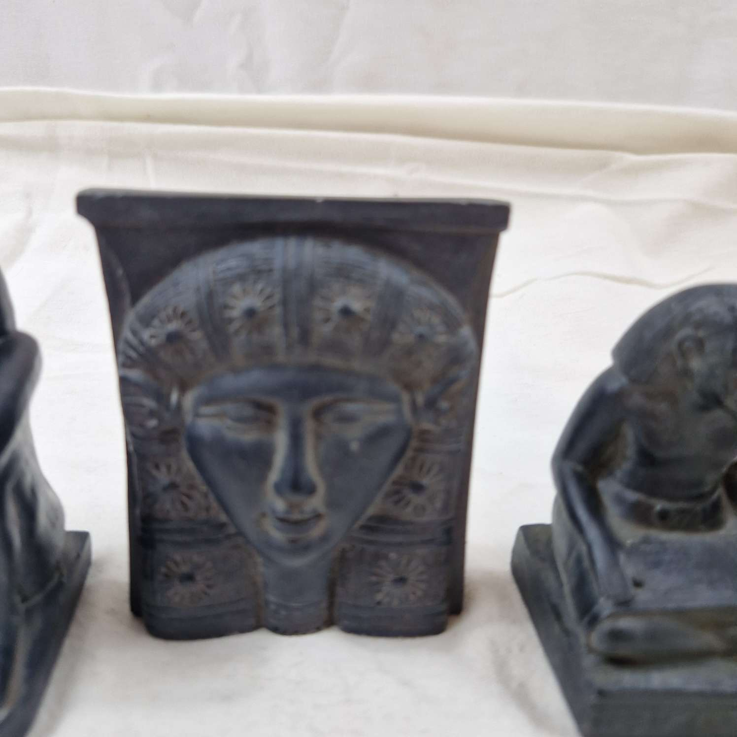 Petit lot de statuettes égyptiennes en résine - Photo 2