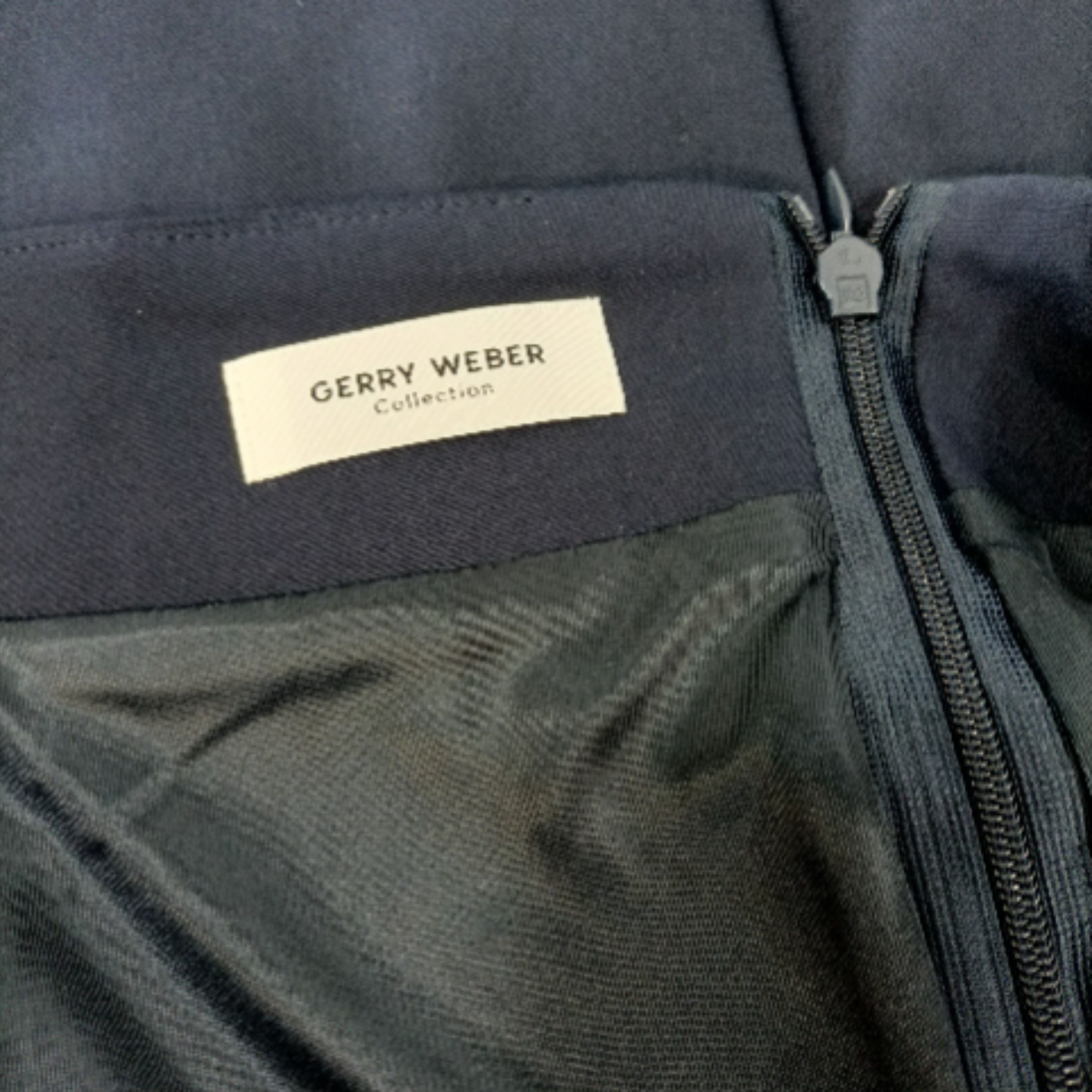Jupe droite marine, avec boutonnage à pont - Gerry Weber - 42 - Photo 2