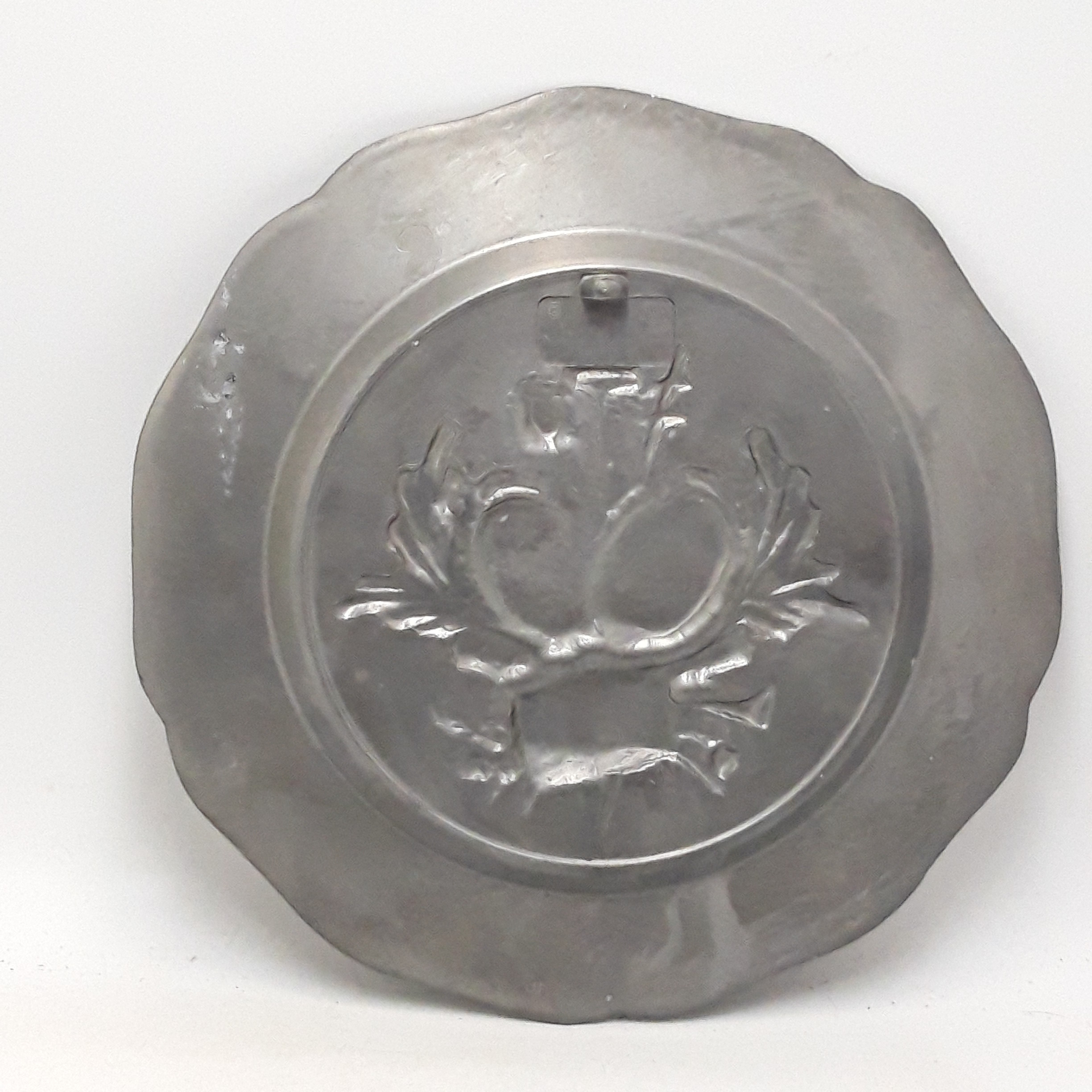 Assiette en étain décor– Union Force Liberté 1791 Bon état - Vue 5 - 