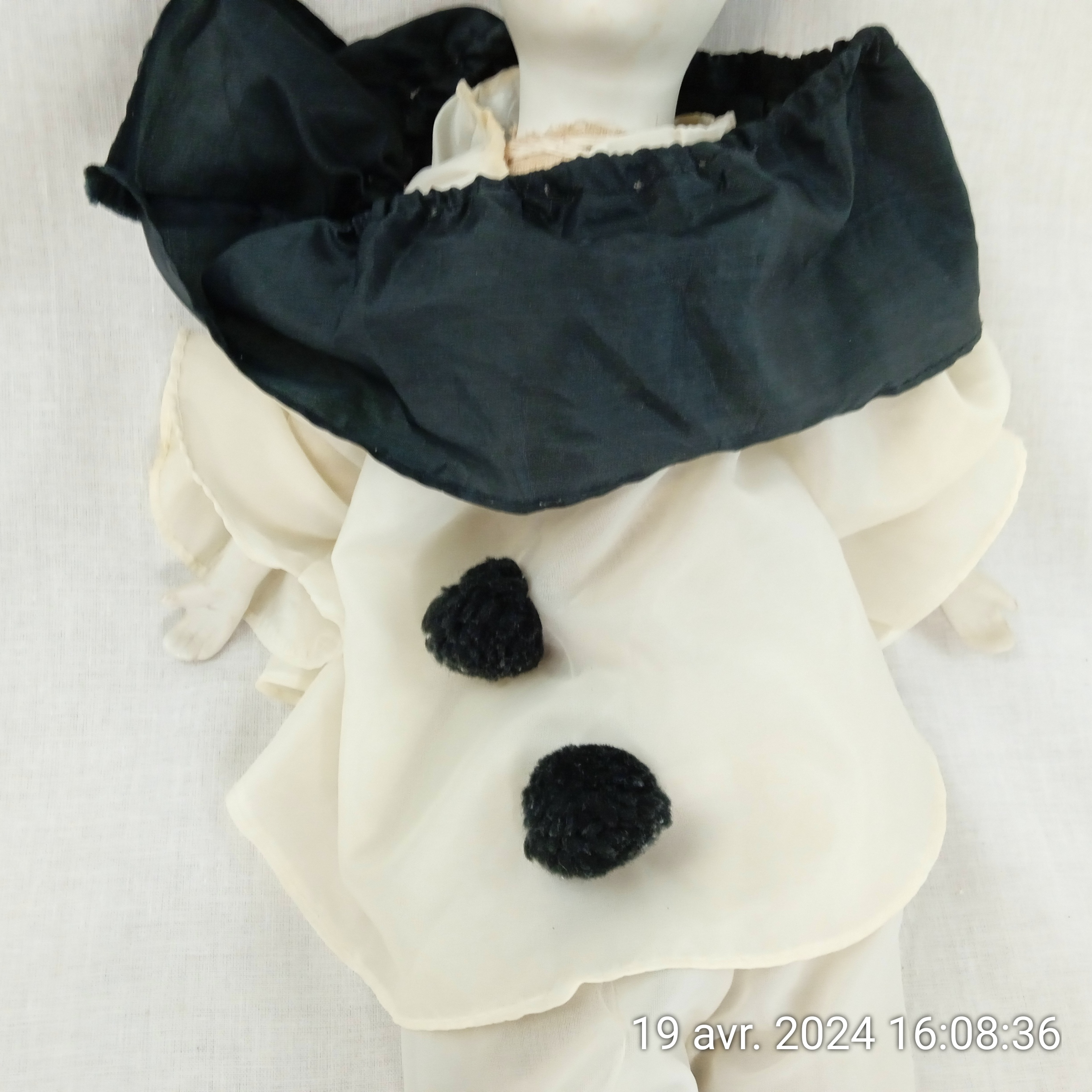 Poupée vintage Pierrot en porcelaine et chiffons 52 cm - Bon état - Photo 4