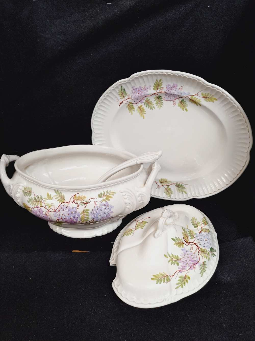 Soupière en céramique italienne à décor floral, avec sa cuillère et son dessous de plat. - Photo 2