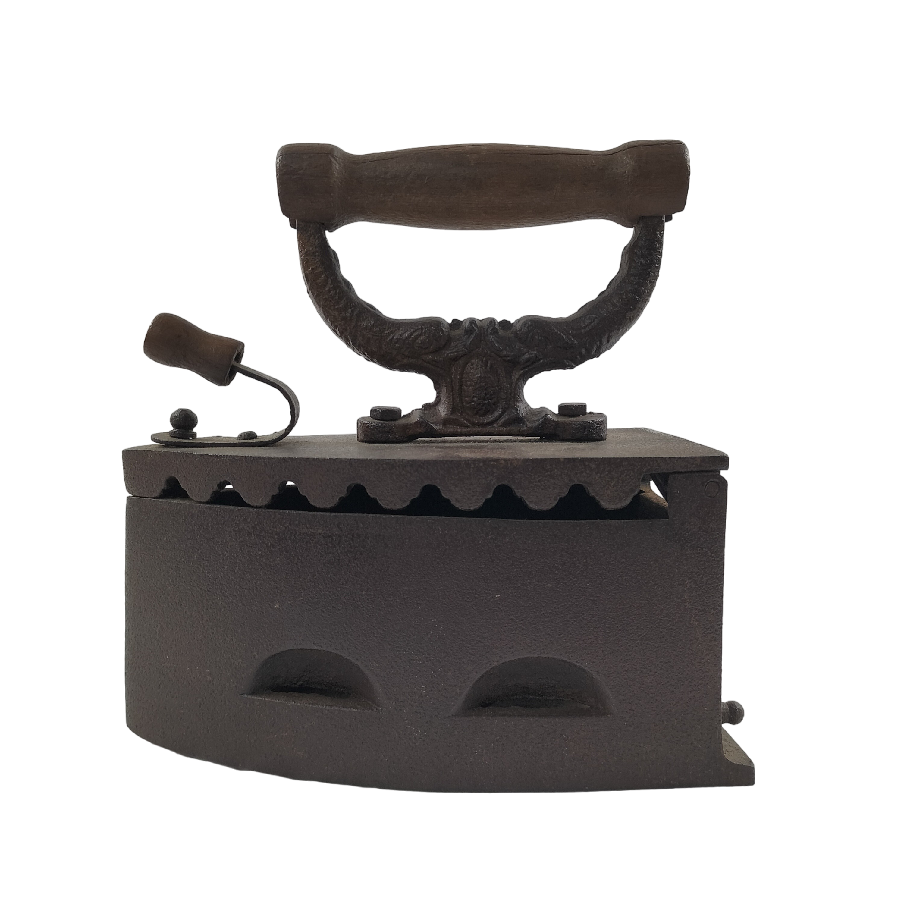 Ancien fer à repasser à braise en fonte - Bon état sur Label Emmaüs