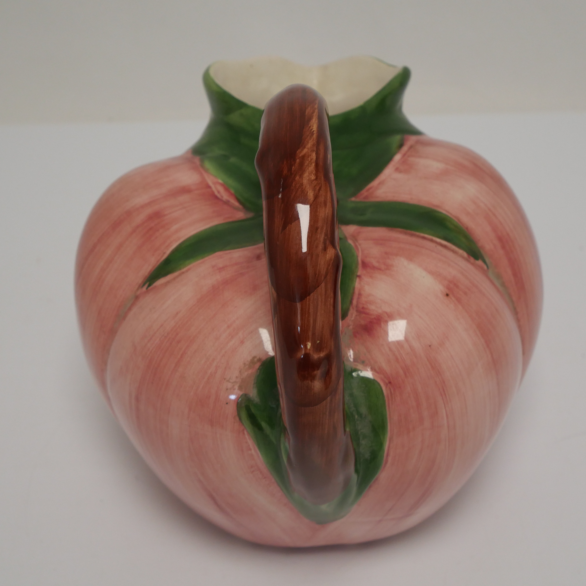 Voir photo 3 de Carafe en barbotine- Tomate ancienne rose- Made in Portugal Carafe en barbotine- Tomate ancienne rose- Made in Portugal - Vue 3 -