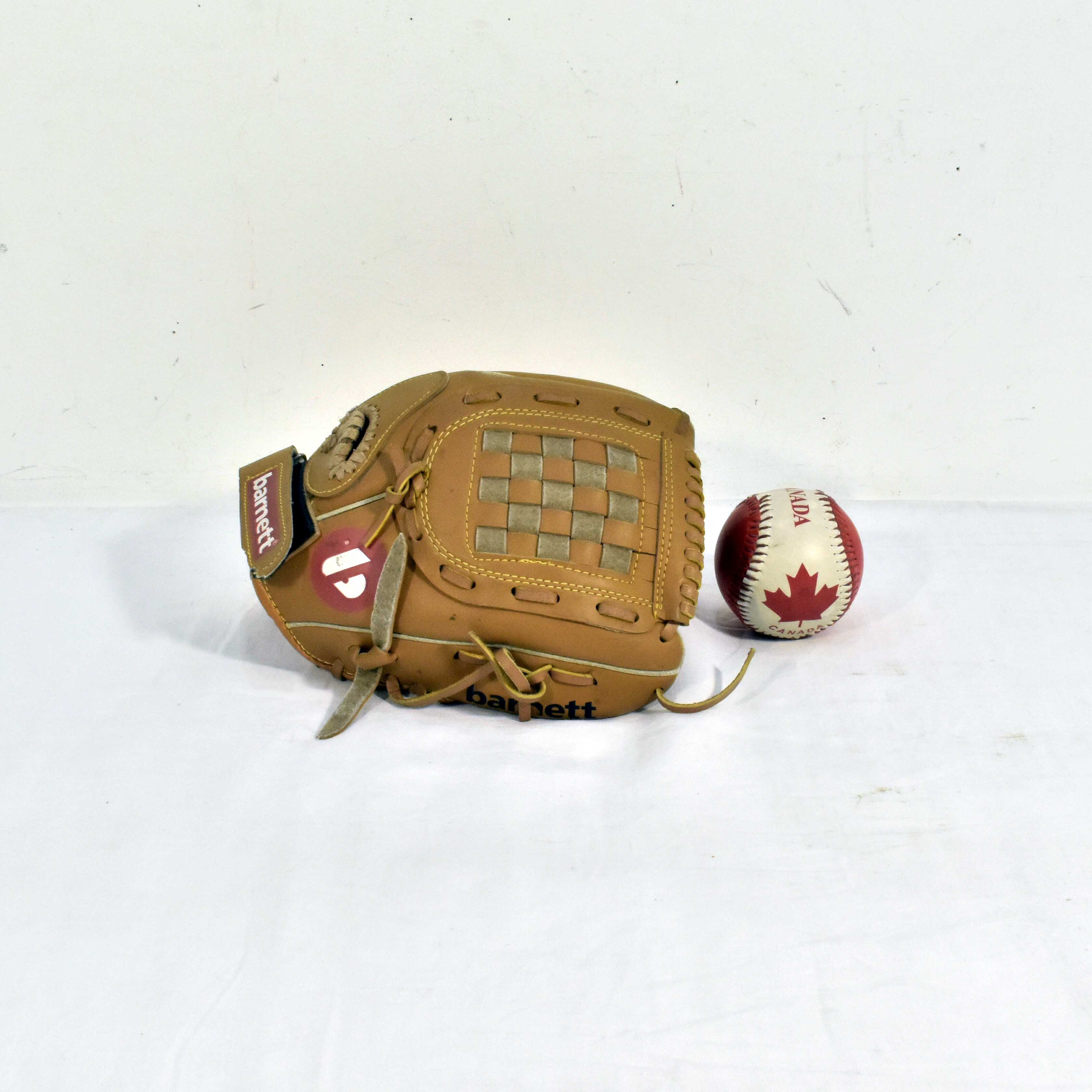 Voir photo 11 de Gant de Base Ball Gaucher Barnett® JL01 & Sa Balle Usagée Gant de Base Ball Gaucher Barnett® JL01 & Sa Balle Usagée - Vue 11 -