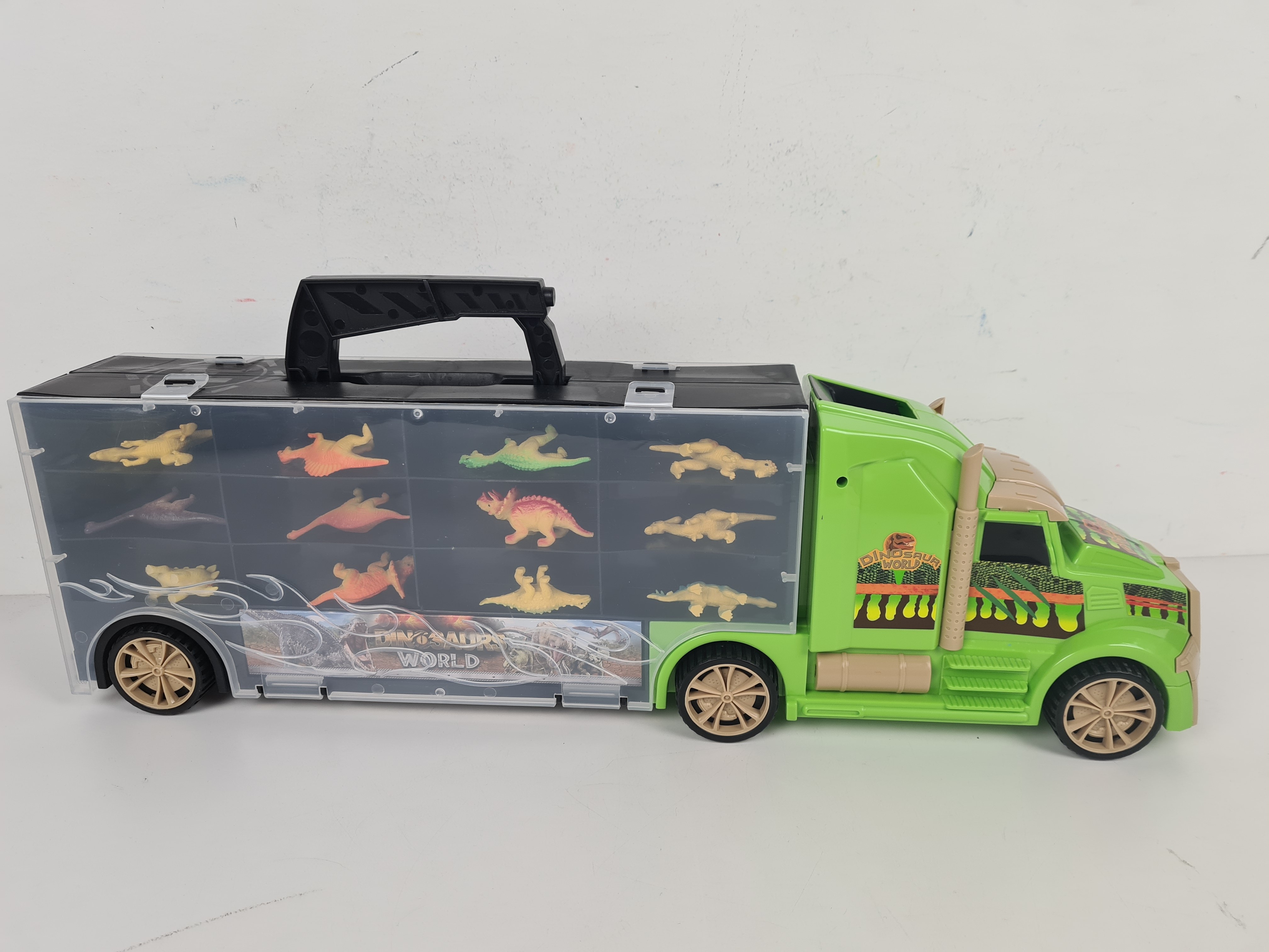 Voiture - Camion transportant des voitures "Dinosaur World- 16 dinosaures et 10 véhicules assortis - 54 x 16 x 9 cm.  - Vue 3 - 