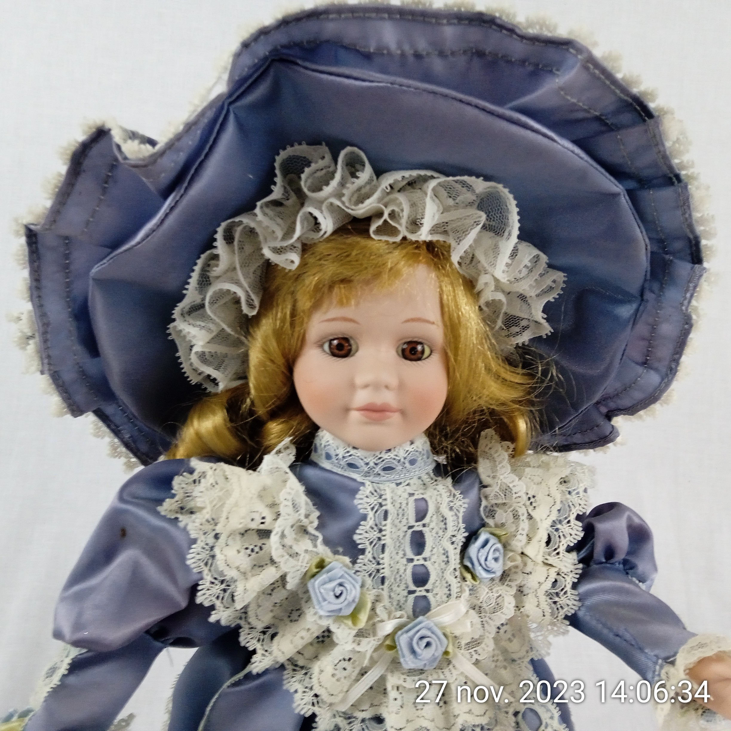 Ancienne poupée Christel en porcelaine  - Photo 1