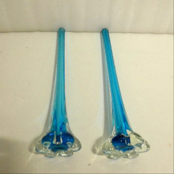 Voir photo 5 de Paire de soliflores en verre bleu 29 cm Paire de soliflores en verre bleu 29 cm Bon état - Vue 5 -