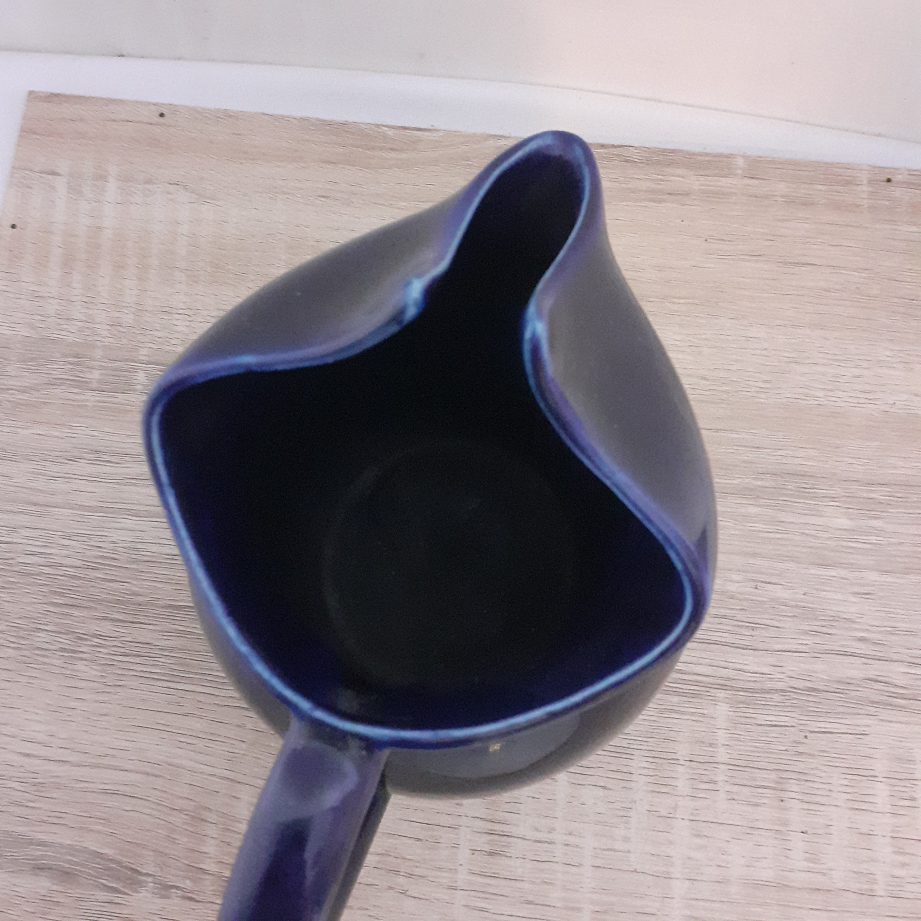 Voir photo 4 de Pichet en céramique de couleur bleu nuit de marque GRANT'S scoth wisky en parfait état. Pichet en céramique de couleur bleu nuit de marque GRANT'S scoth wisky en parfait état. Très bon état - Vue 4 -