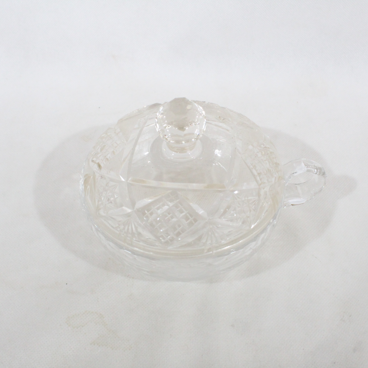Acheter Bonbonnière en cristal Bon état - 20,00 € Bonbonnière en cristal Bon état - reconditionné disponible sur Label Emmaüs