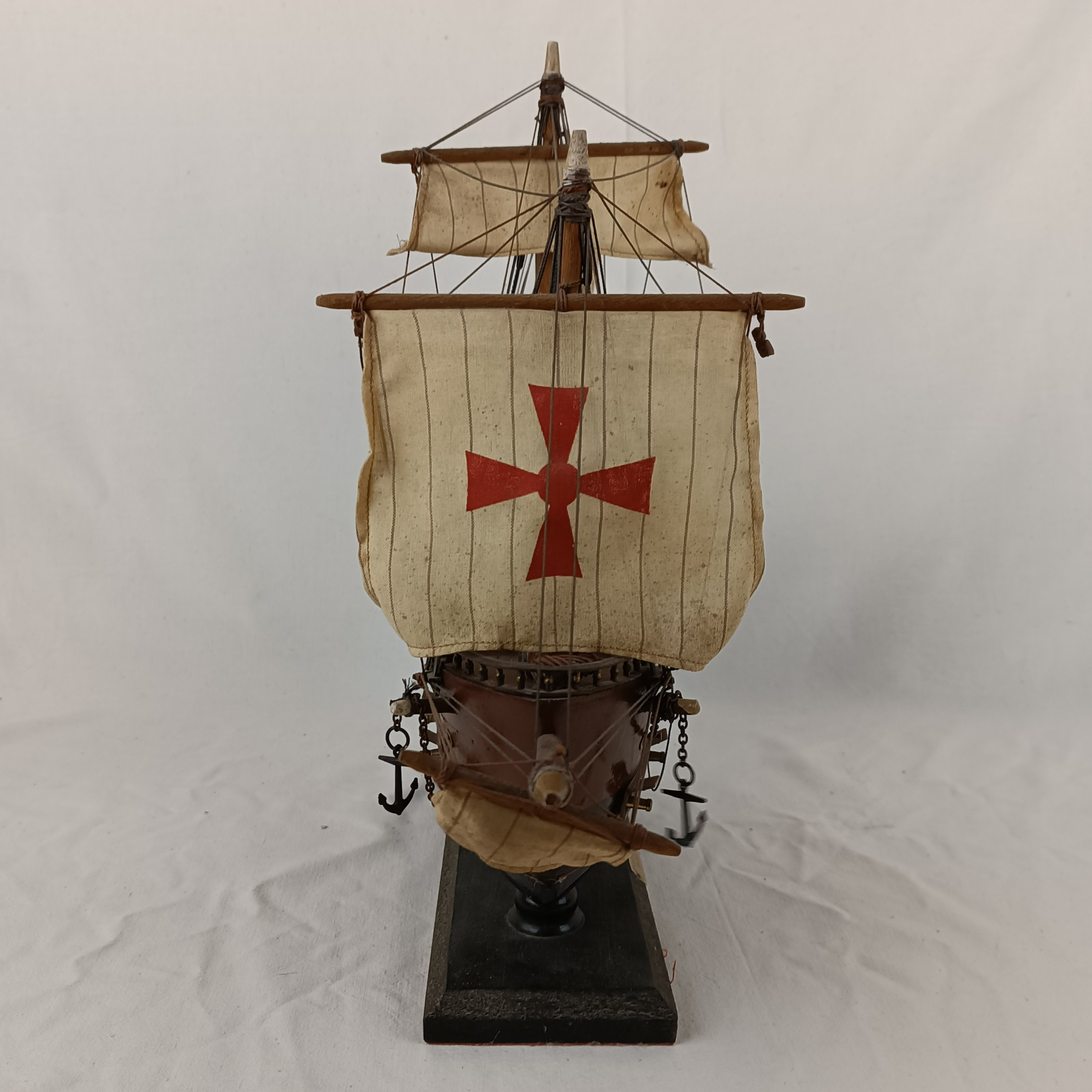 Maquette de bateau en bois, Caravelle espagnole du 15ème siècle, fabriquée en Espagne État correct - Vue 3 - 