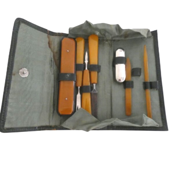Ancienne trousse de manucure - 7 accessoires - Photo 0