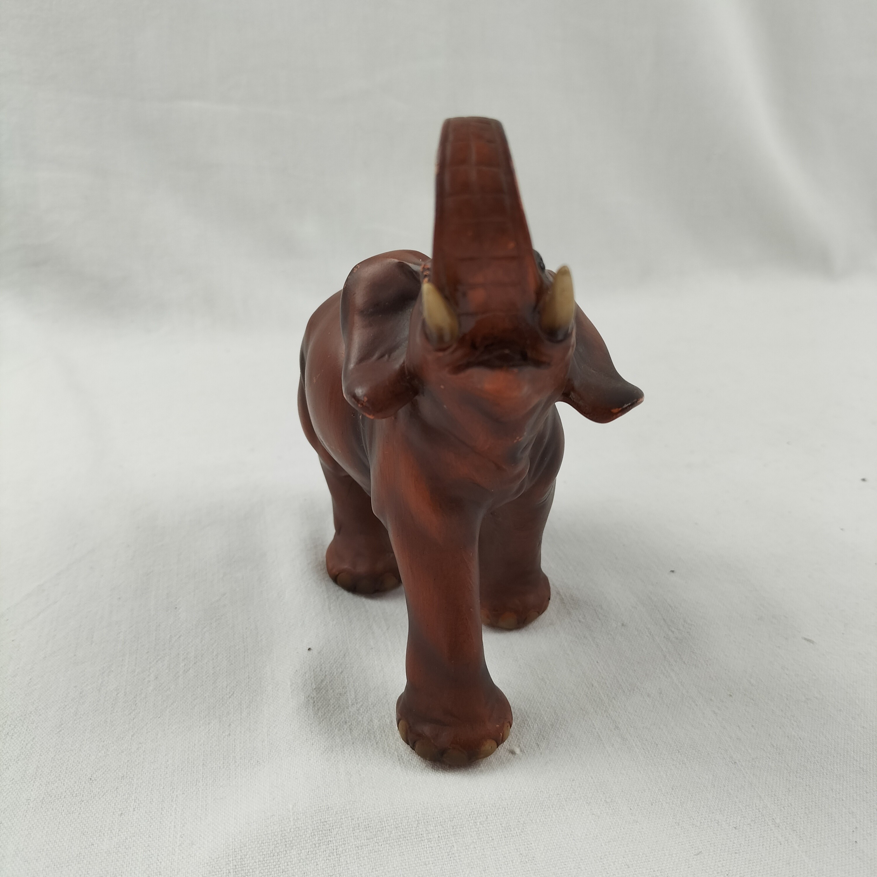 Statue d'éléphant en résine peinte - Photo 4