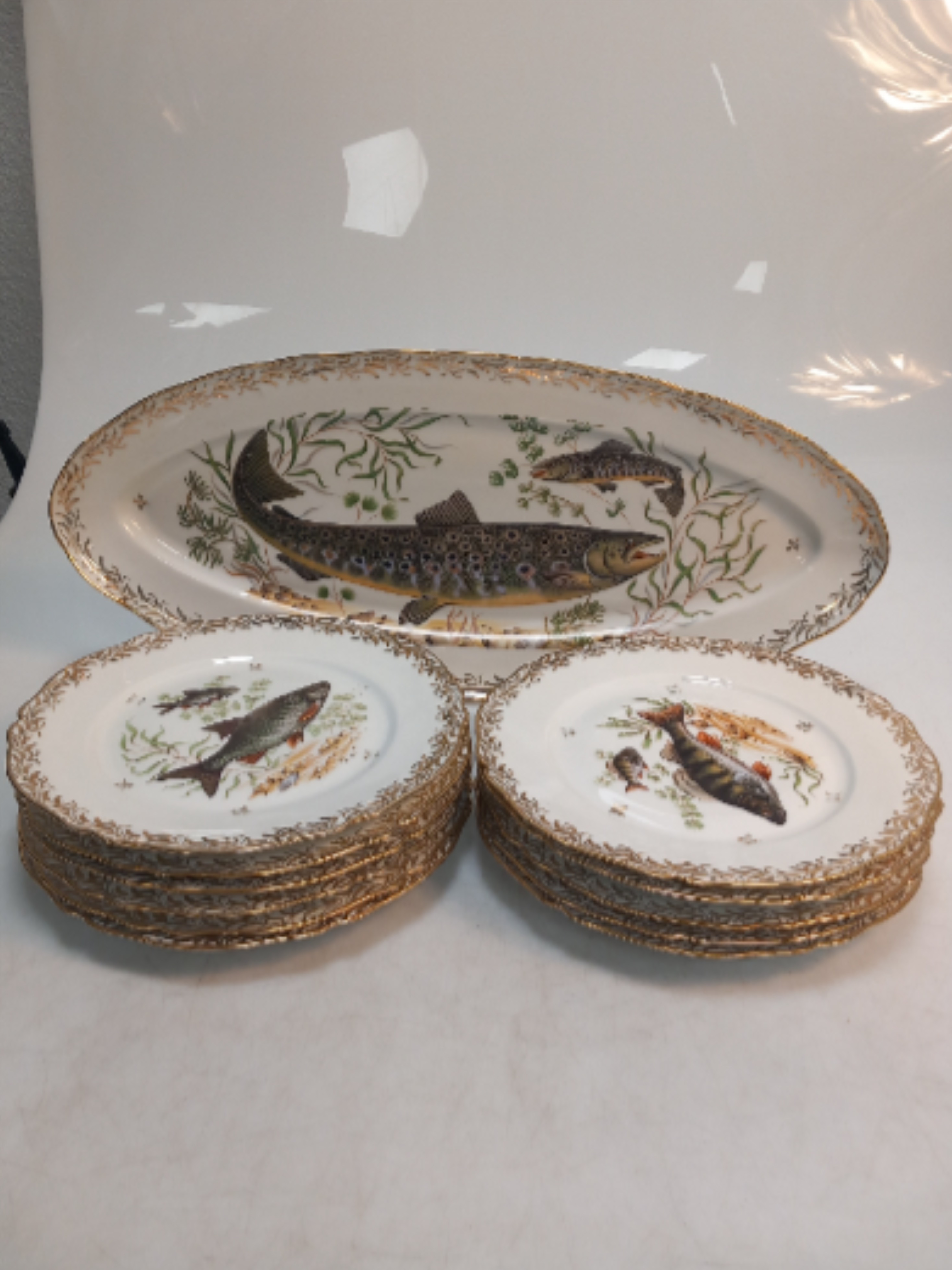 Lot 11 de assiettes et un grand plats en limoge france - Photo 1