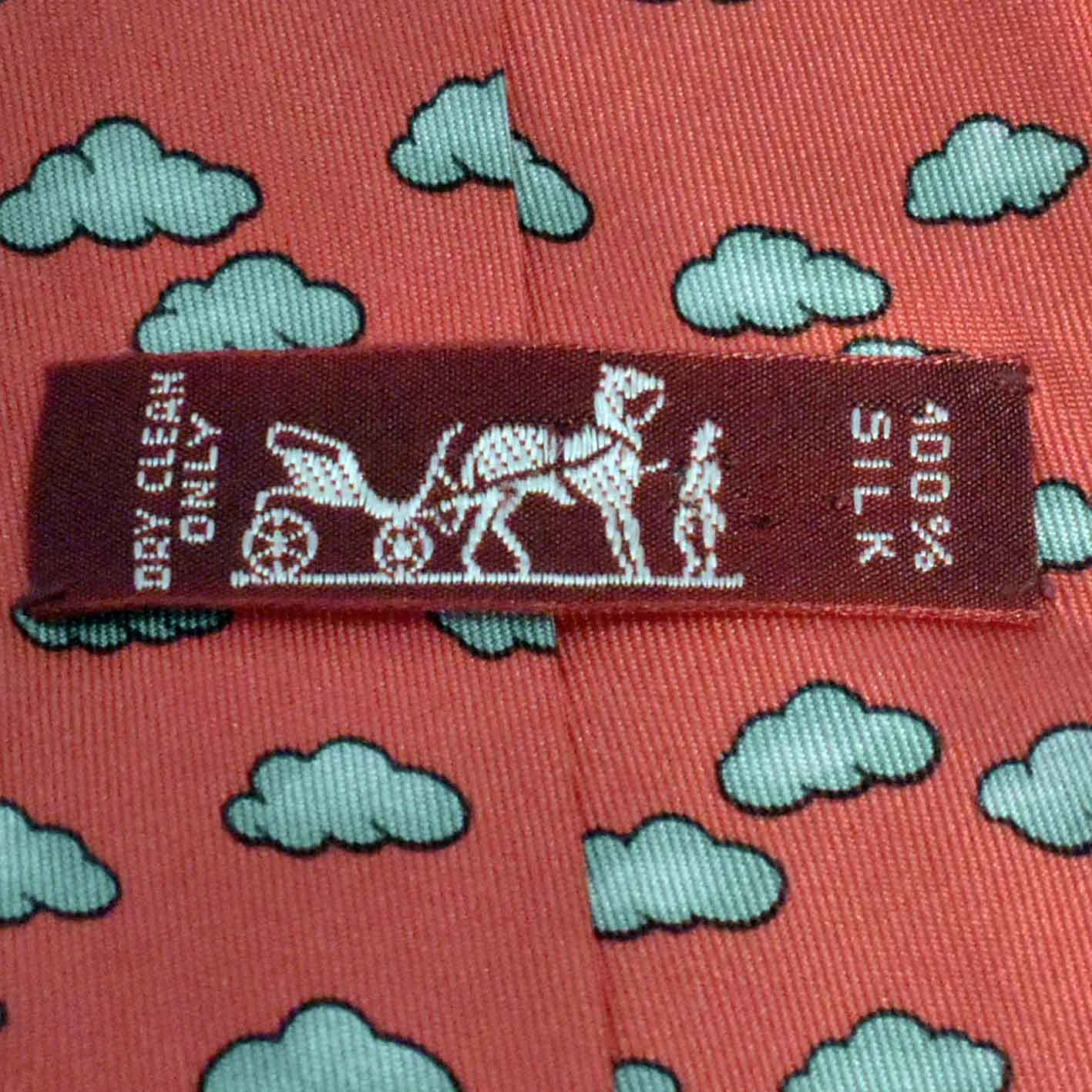 Cravate Fantaisie - Maison Hermès™ 7333 EA - Nuages sur Fond Rouge - Photo 6