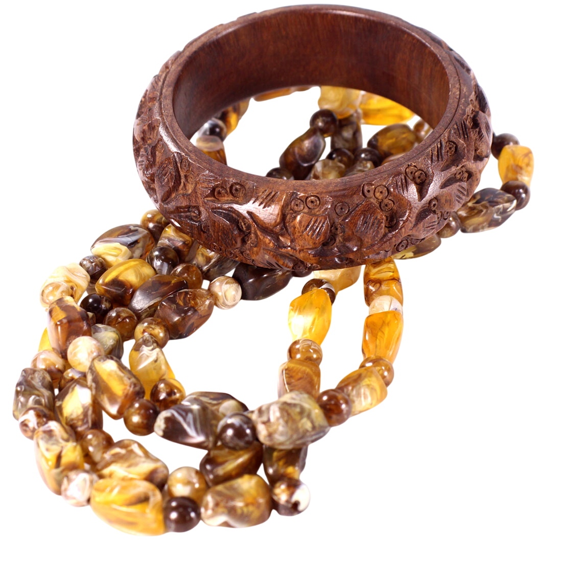 Acheter Collier de perles en plastique + bracelet imitation bois Bon état - 14,00 € Collier de perles en plastique + bracelet imitation bois Bon état - reconditionné disponible sur Label Emmaüs