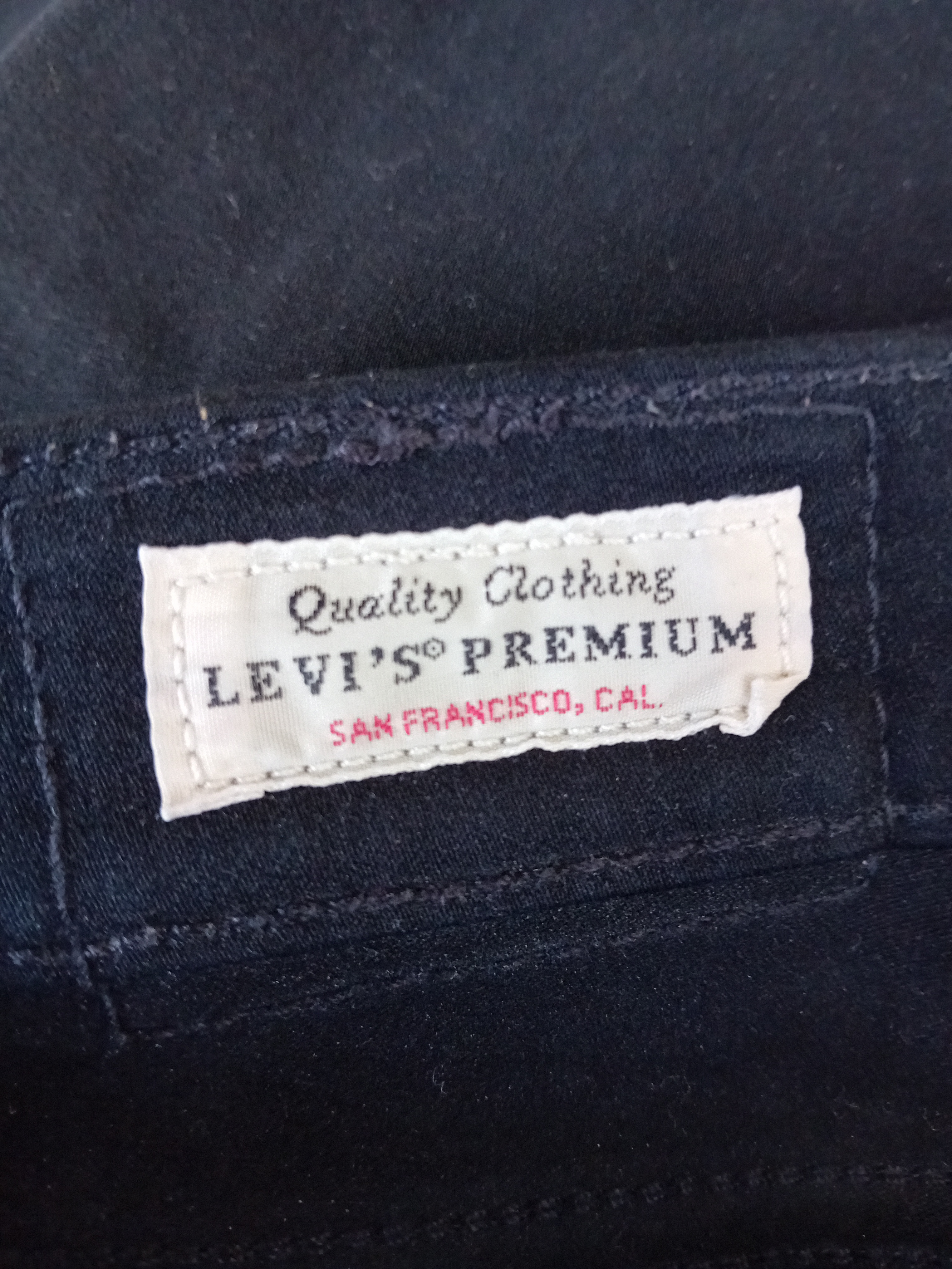 Voir photo 5 de Jean Noir Levi's 314 Shaping Straight W31 (T3917) Jean Noir Levi's 314 Shaping Straight W31 (T3917) - Vue 5 -