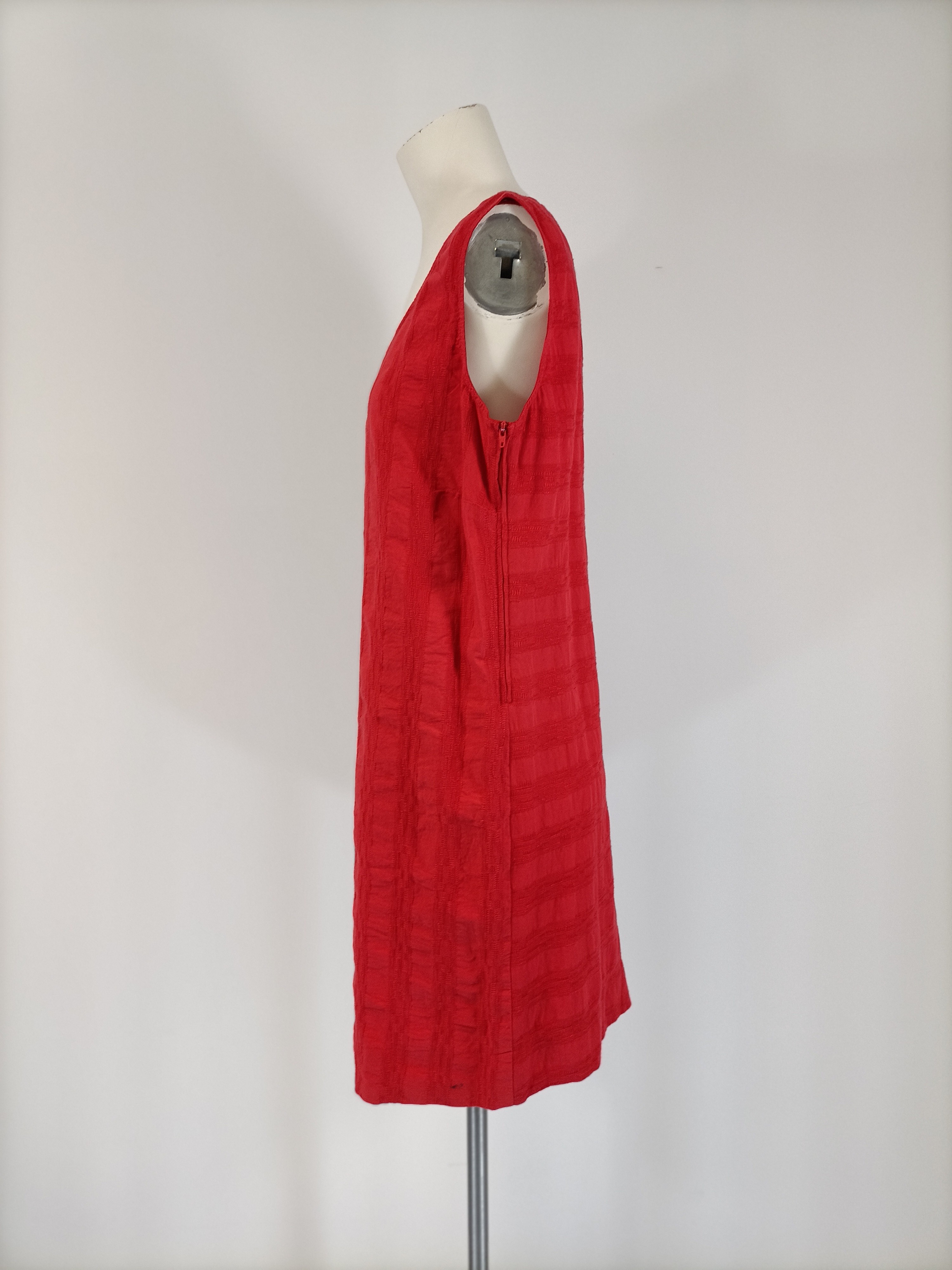 Robe rouge sans manches coton texturé fermeture dos - Mes sœurs et moi Très bon état - Vue 3 - 