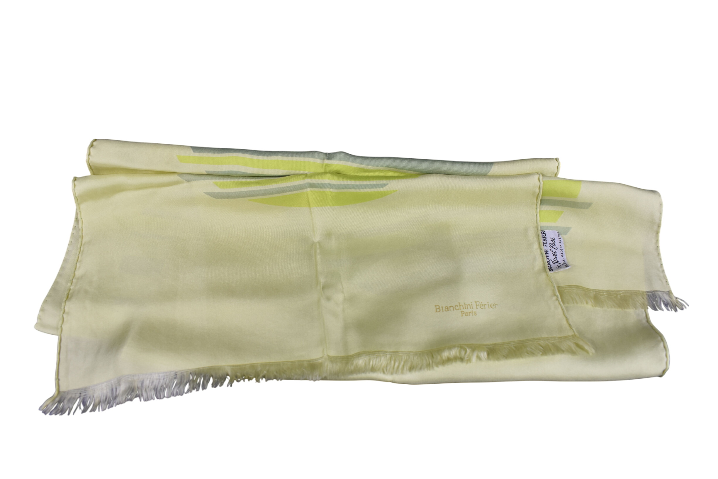 Echarpe BIANCHINI FERIER " couleurs vertes " longueur 1,50 et largeur 0,40 cm. Bon état -  reconditionné disponible sur Label Emmaüs