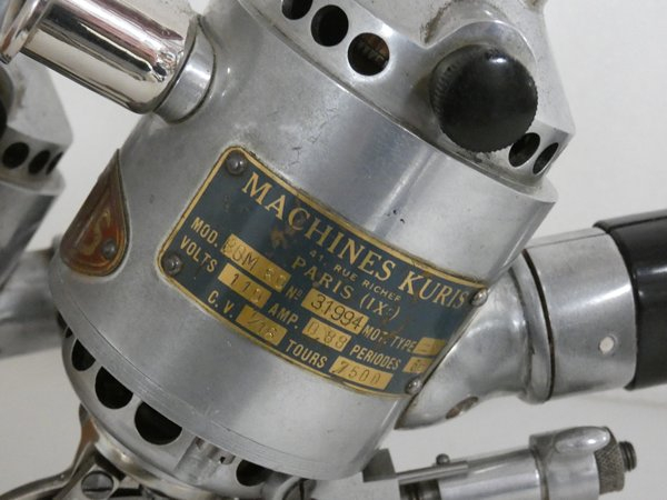 Voir photo 5 de Lot de deux machines à couper le tissu de marque Kuris Lot de deux machines à couper le tissu de marque Kuris Bon état - Vue 5 -