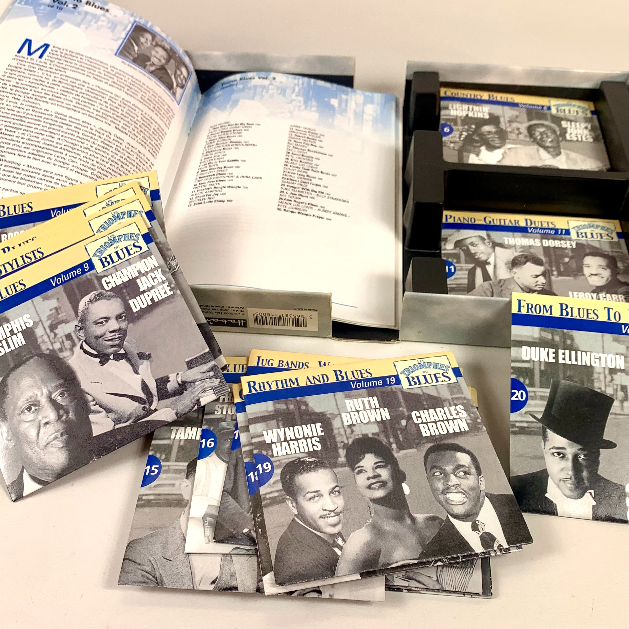 Voir photo 2 de Coffret Les Triomphes du Blues 20 CD + Livret Coffret Les Triomphes du Blues 20 CD + Livret Bon état - Vue 2 -