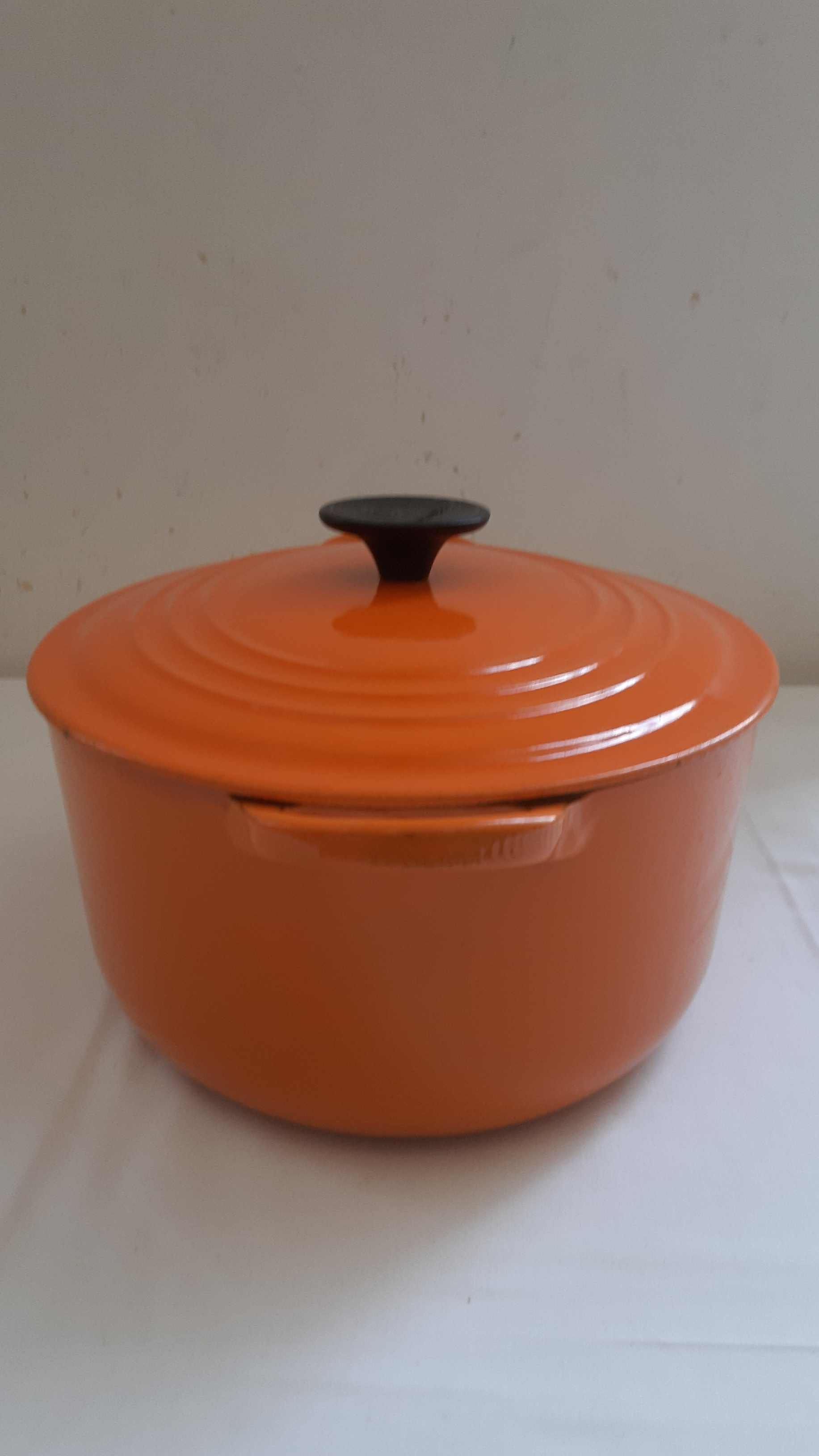 COCOTTE OVALE en Fonte Émaillée orange, LE CREUSET Made in France, modèle E / occasion Label