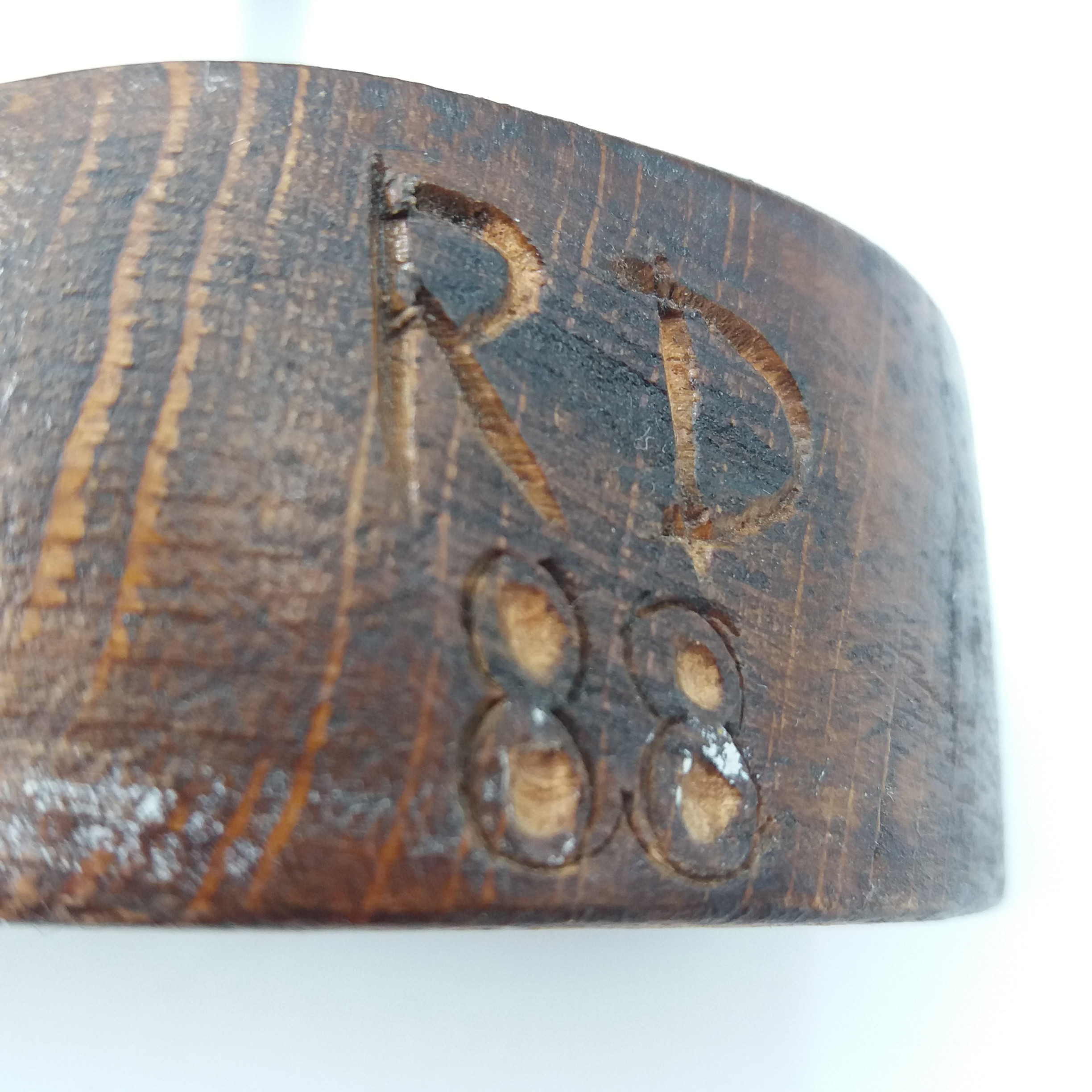Grande et belle sculpture de requin en bois sur socle - Photo 3