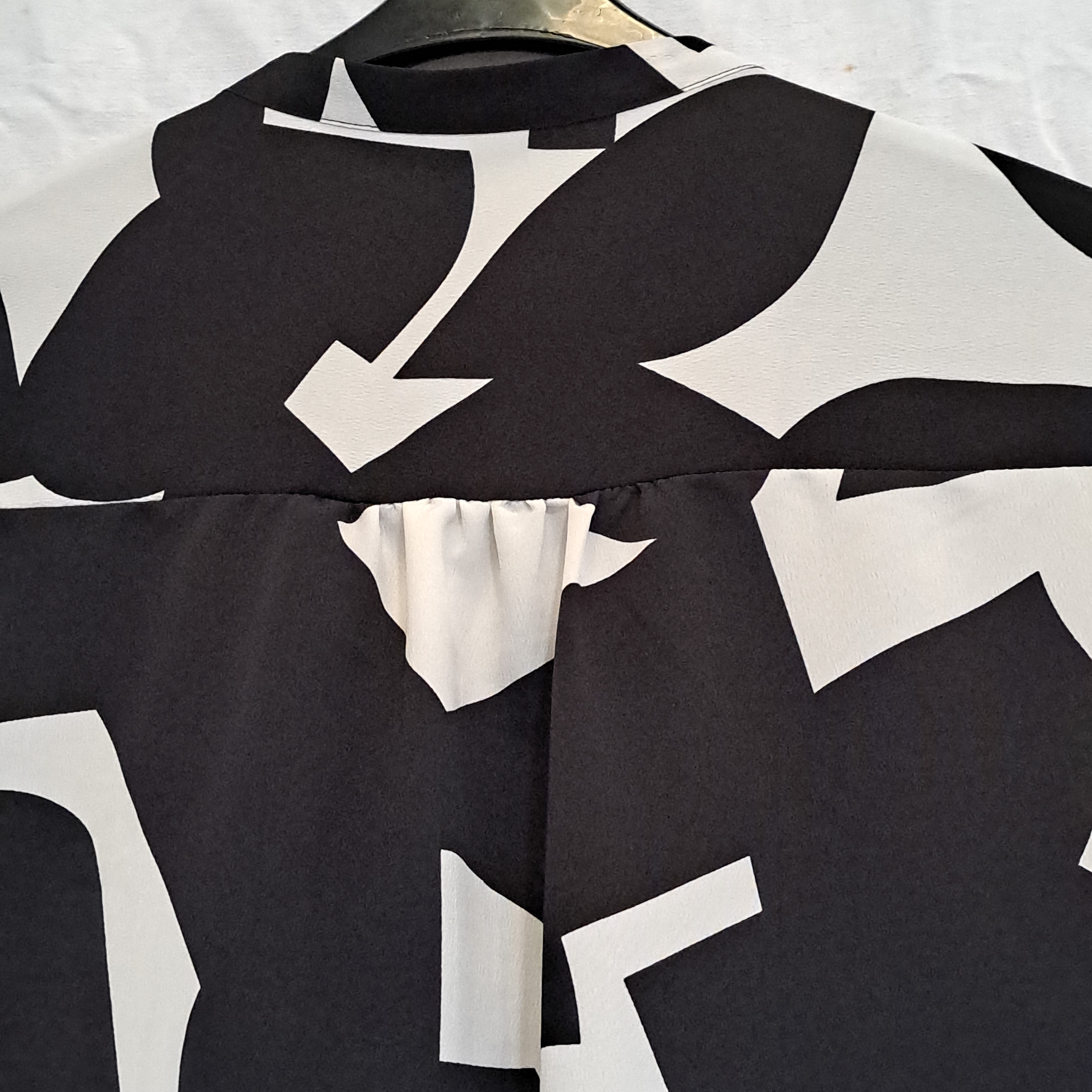 CHEMISIER FEMME NOIR ET BLANC , T46, De Marque "DAMART" en Polyester et Coton;  Très bon état - Vue 2 - 