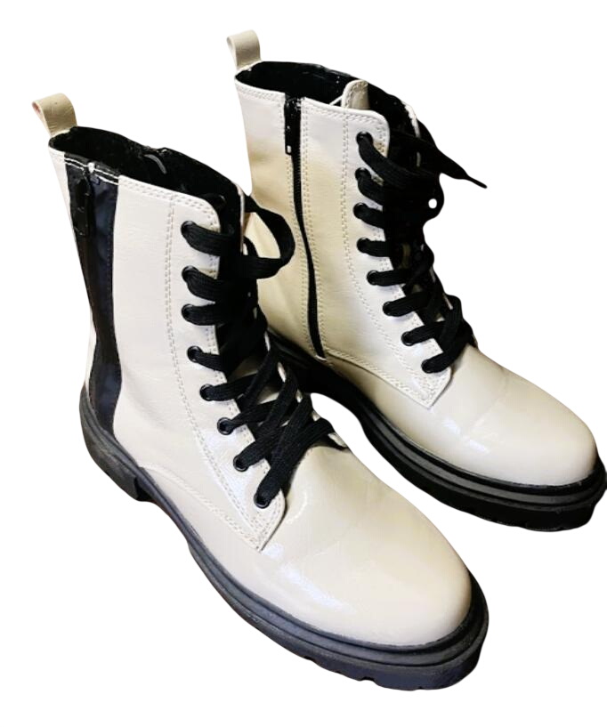 Paire de bottines Merry Scott. Taille 39. Lacets et fermeture éclair sur le côté Très bon état -  reconditionné disponible sur Label Emmaüs