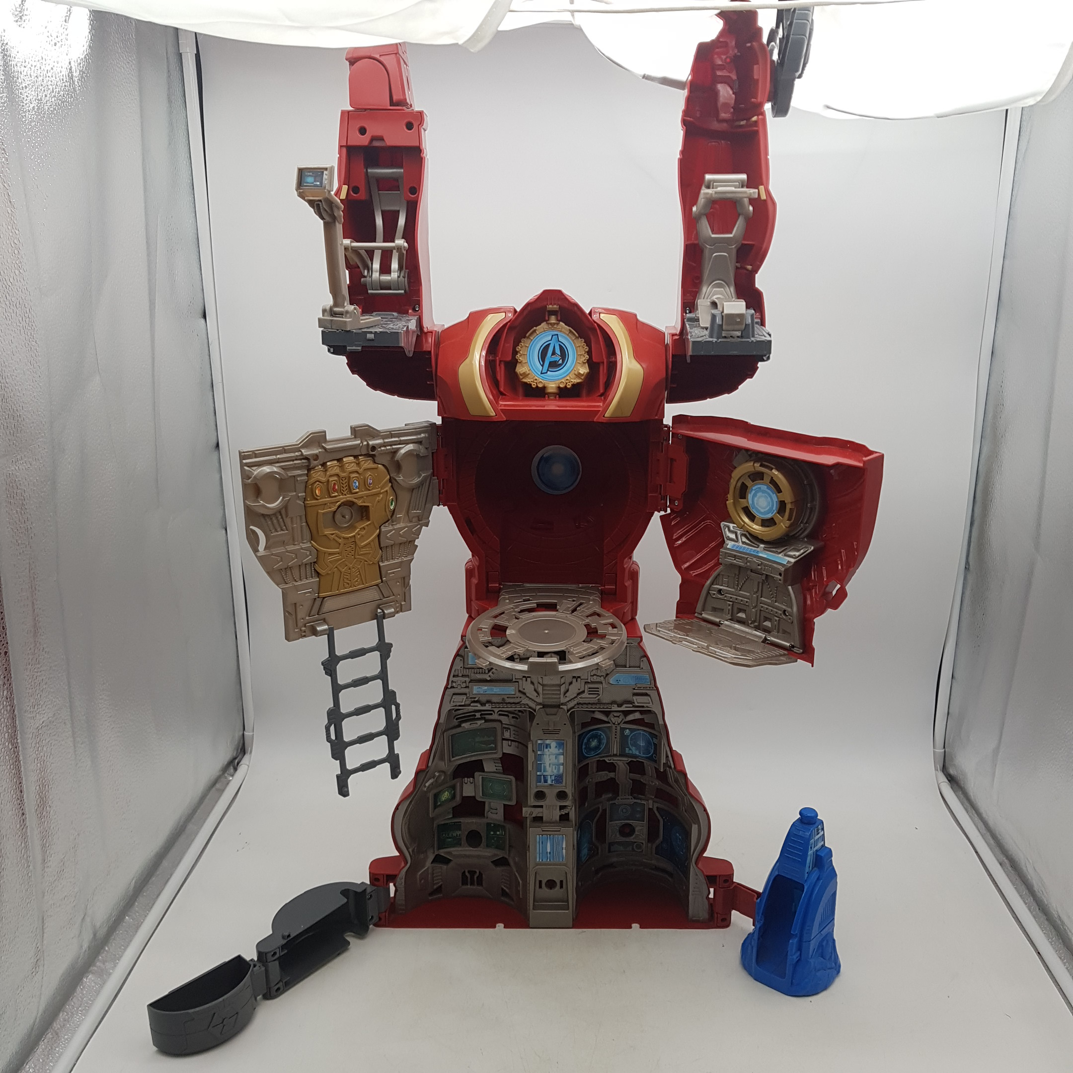 Voir photo 2 de Jouet Avengers Infinity War - Quartier général Hulkbuster Jouet Avengers Infinity War - Quartier général Hulkbuster Bon état - Vue 2 -