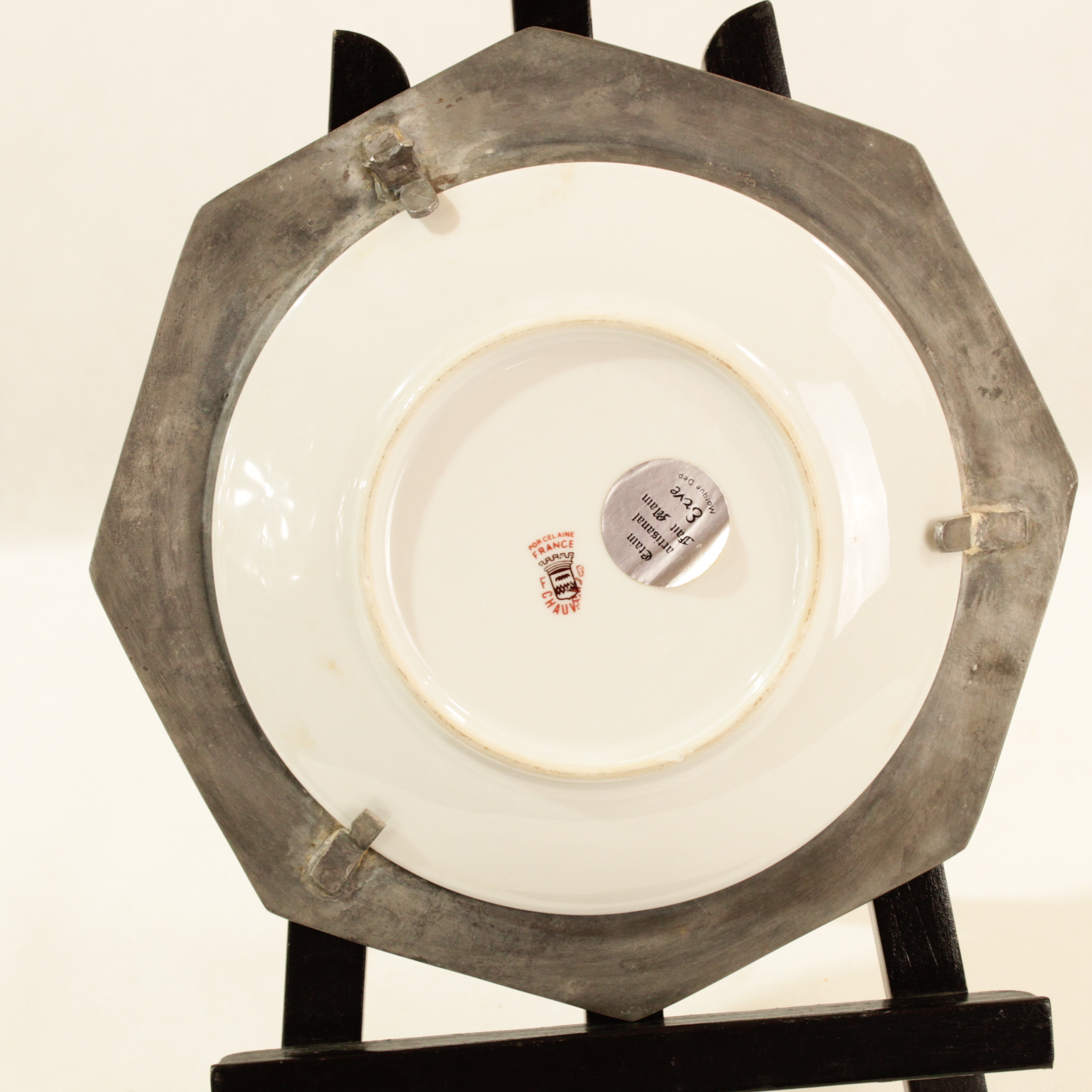 Assiette murale VIEUX METIERS DR PARIS en étain et porcelaine Très bon état - Vue 2 - 