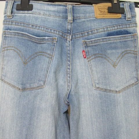 Voir photo 4 de E30 - Jean trashé - Levi's - Âge 12 ans E30 - Jean trashé - Levi's - Âge 12 ans Très bon état - Vue 4 -