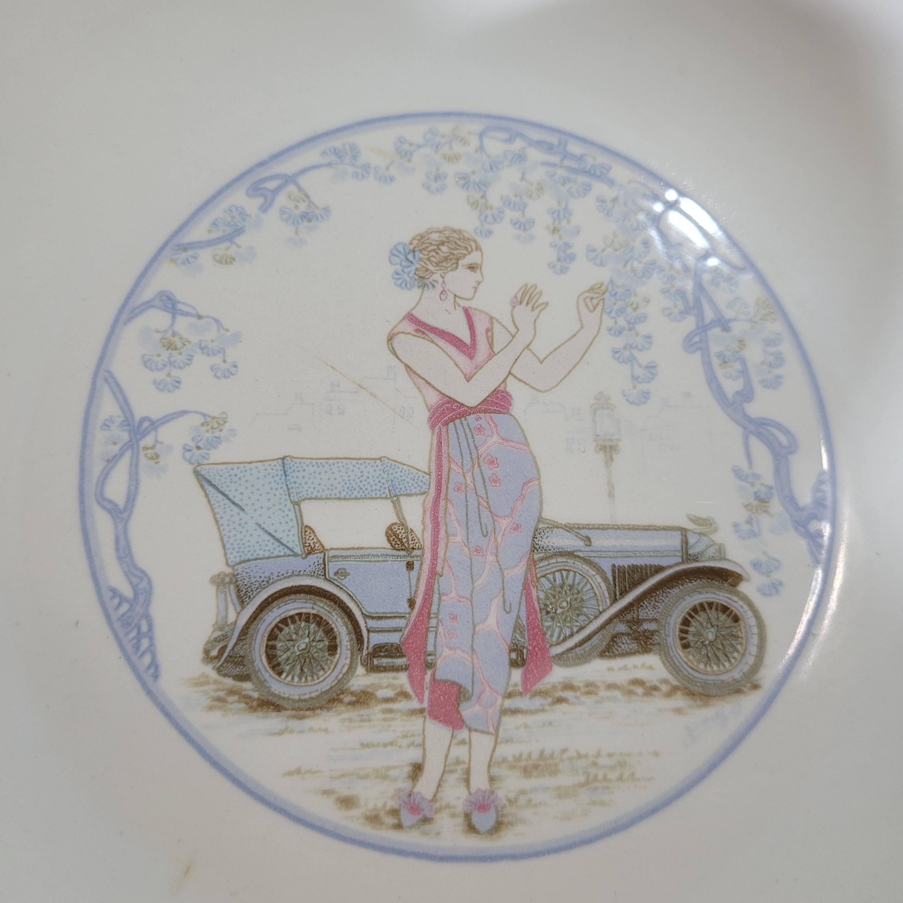 Voir photo 2 de Grand saladier en faïence d'Italie - Décor "Belle Epoque" Grand saladier en faïence d'Italie - Décor "Belle Epoque" Bon état - Vue 2 -