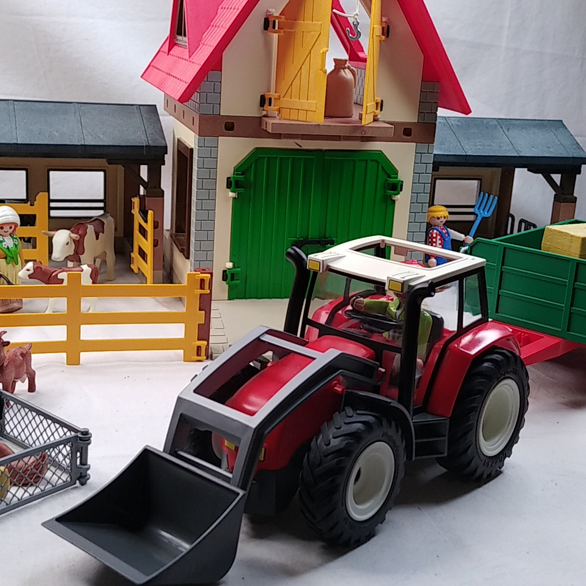 Lot Playmobil 4490 (La ferme) + 4496 (Fermier grand tracteur remorque) Très bon état - Vue 19 - 