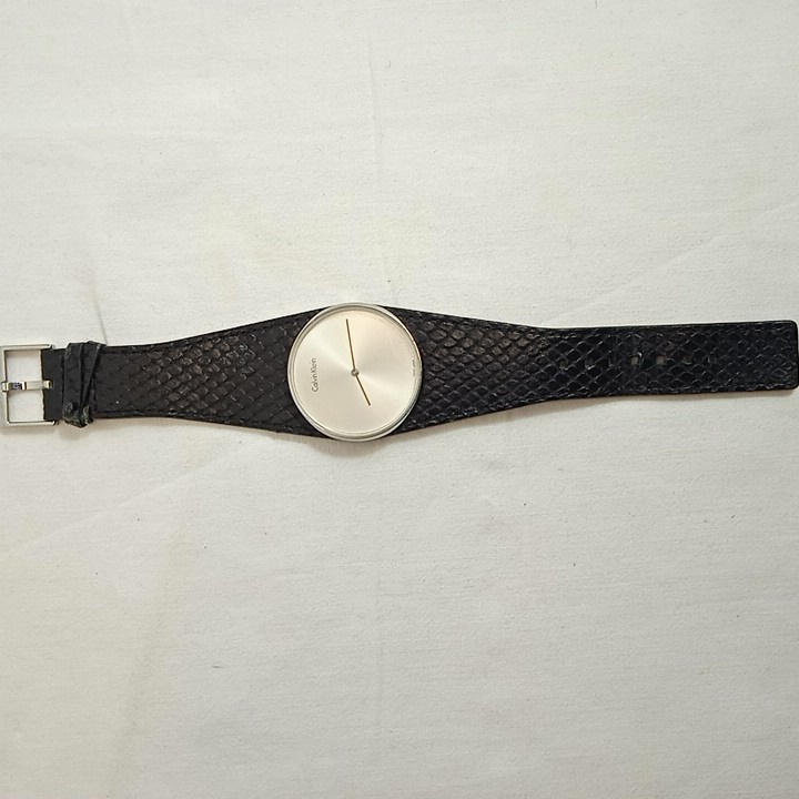 Voir photo 8 de Montre quartz femme "Calvin Klein" d'occasion Montre quartz femme "Calvin Klein" d'occasion État correct - Vue 8 -