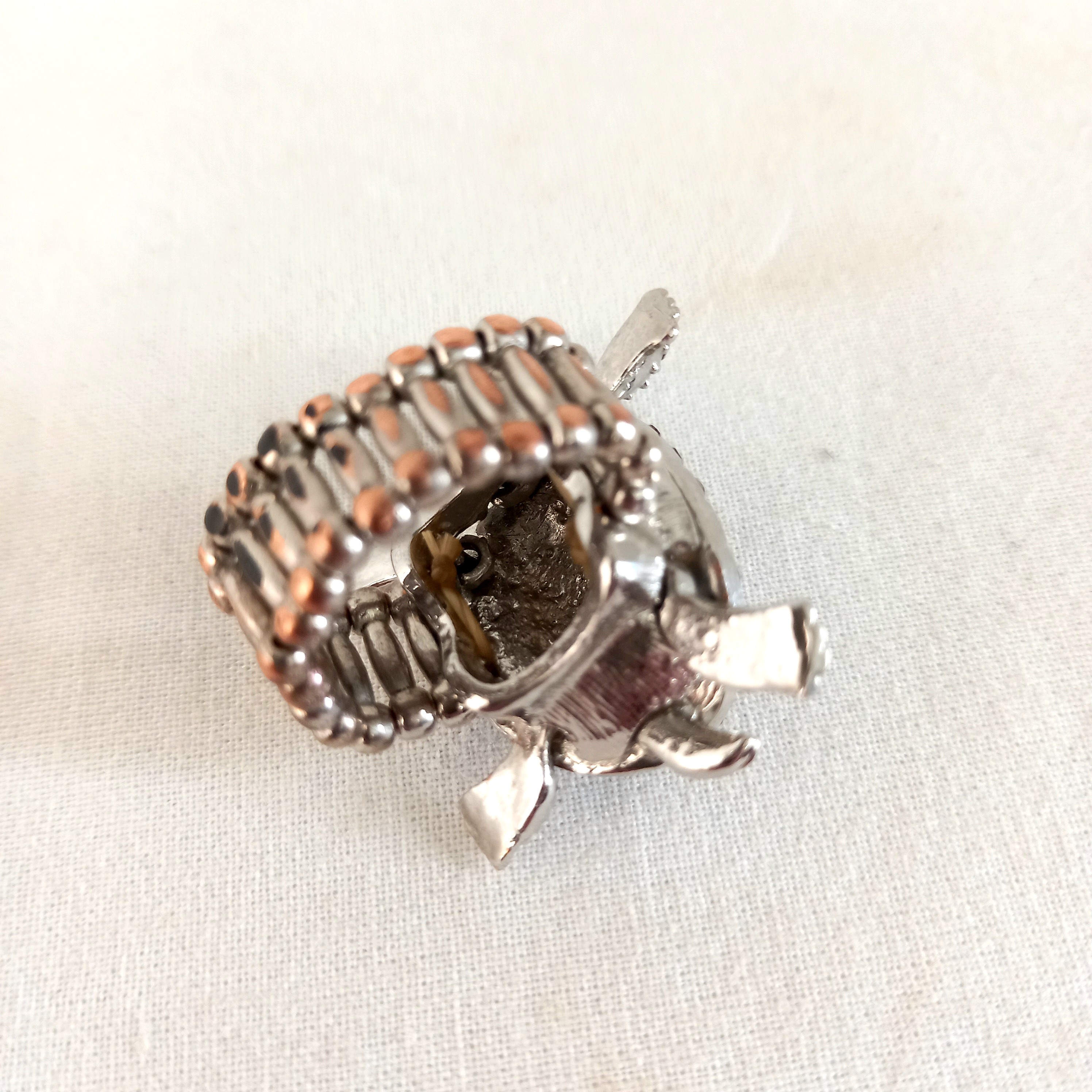 Voir photo 3 de Bague tortue fantaisie articulée, ornée de strass Bague tortue fantaisie articulée, ornée de strass Bon état - Vue 3 -