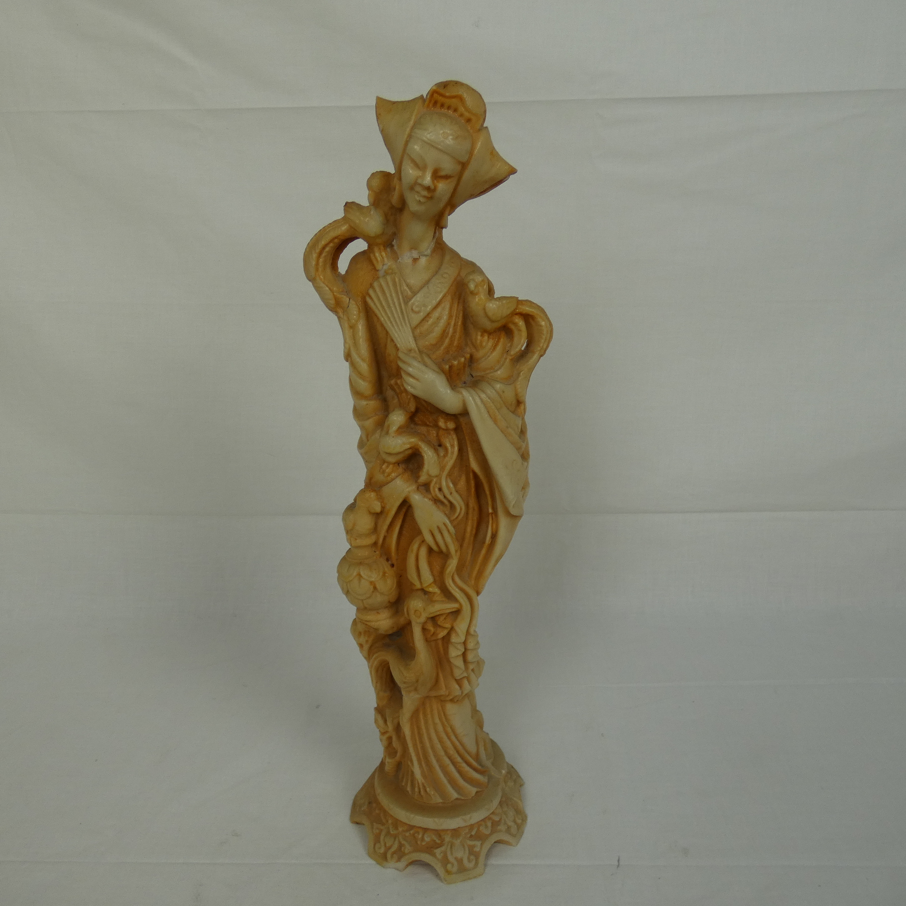 Statuette Chinoise En résine Vintage État correct -  reconditionné disponible sur Label Emmaüs