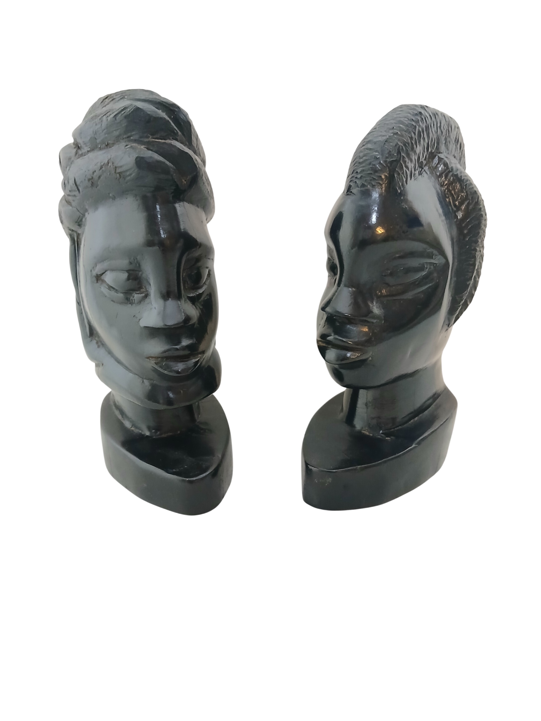 Acheter Bustes représentants deux visages africains en bois très lourd(ébéne?) Bon état - 25,00 € Bustes représentants deux visages africains en bois très lourd(ébéne?) Bon état - reconditionné disponible sur Label Emmaüs