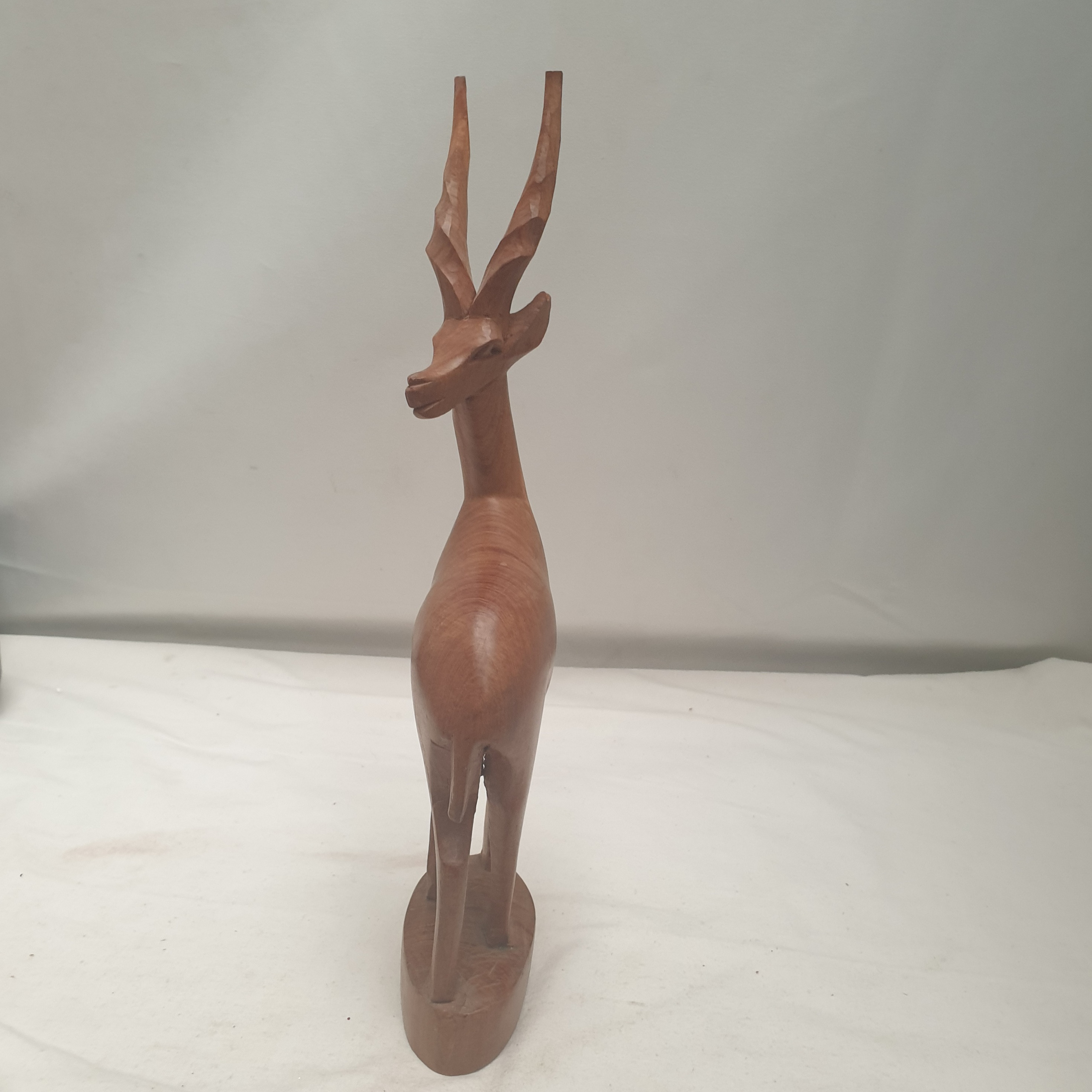 Antilope en bois exotique fait main  Bon état - Vue 4 - 