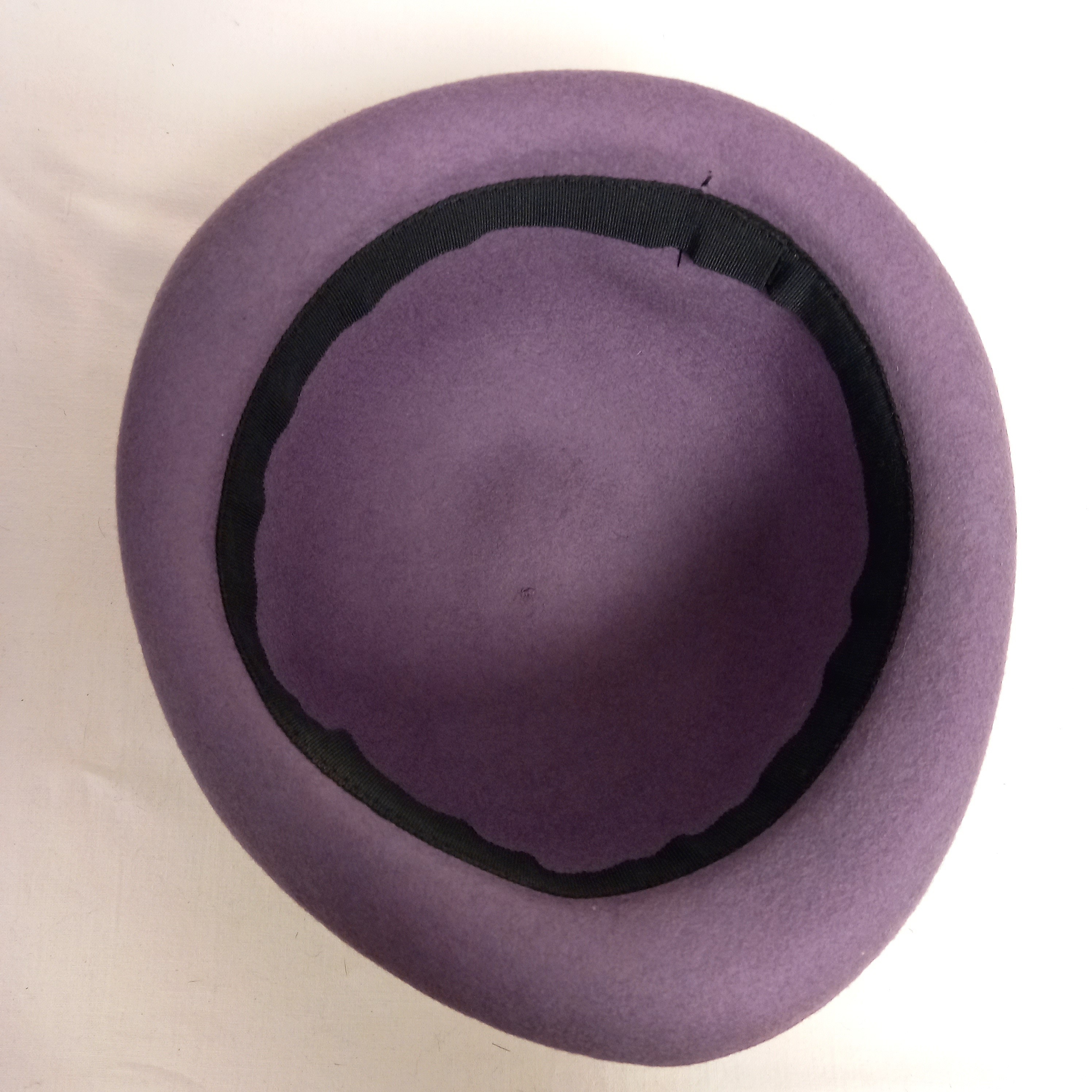 Voir photo 5 de Chapeau violine tour de tête 54 cm Chapeau violine tour de tête 54 cm Très bon état - Vue 5 -