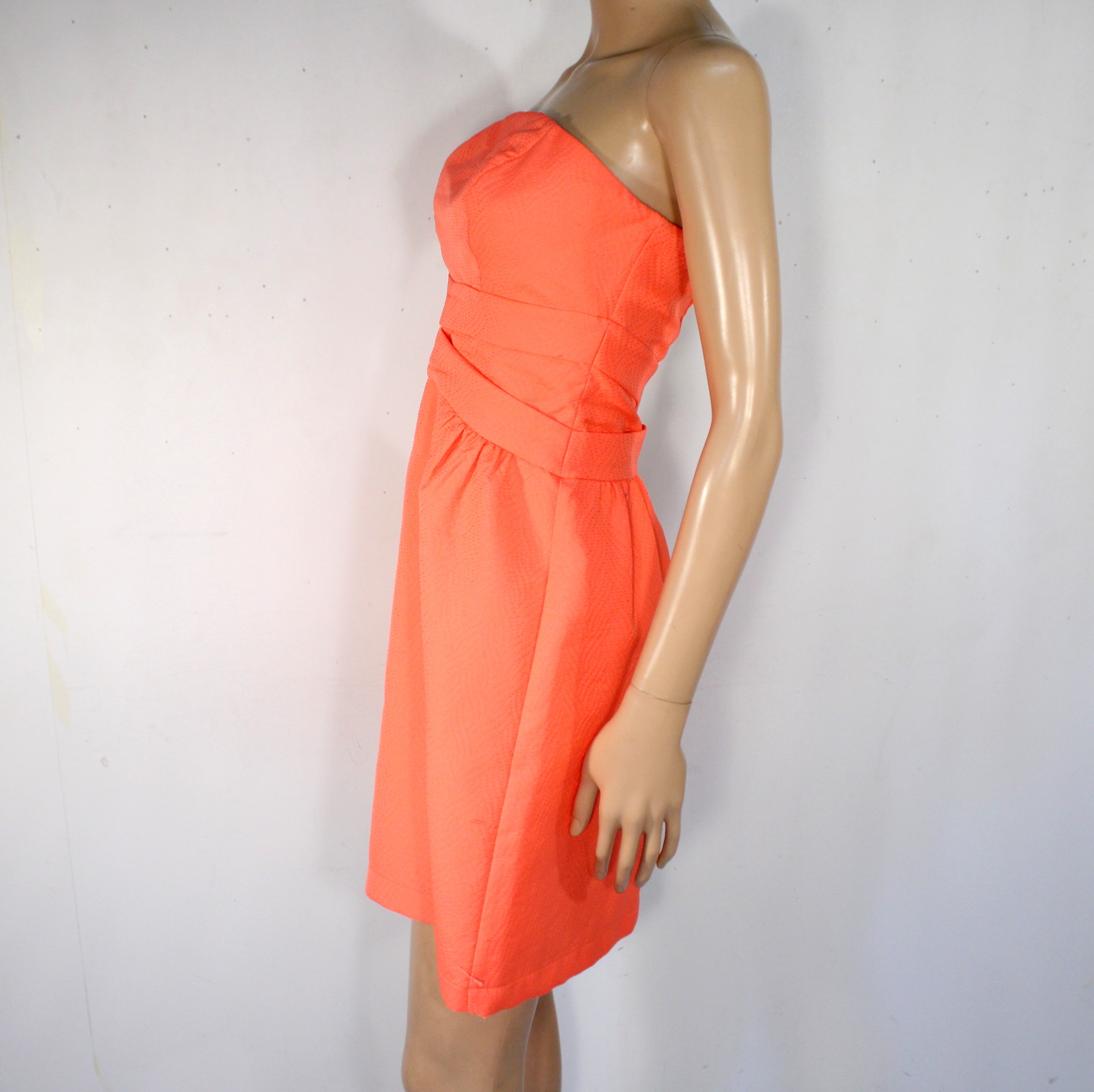 Voir photo 3 de Robe Bustier Orange Fluo NAF NAF Taille 36 Robe Bustier Orange Fluo NAF NAF Taille 36 Bon état - Vue 3 -