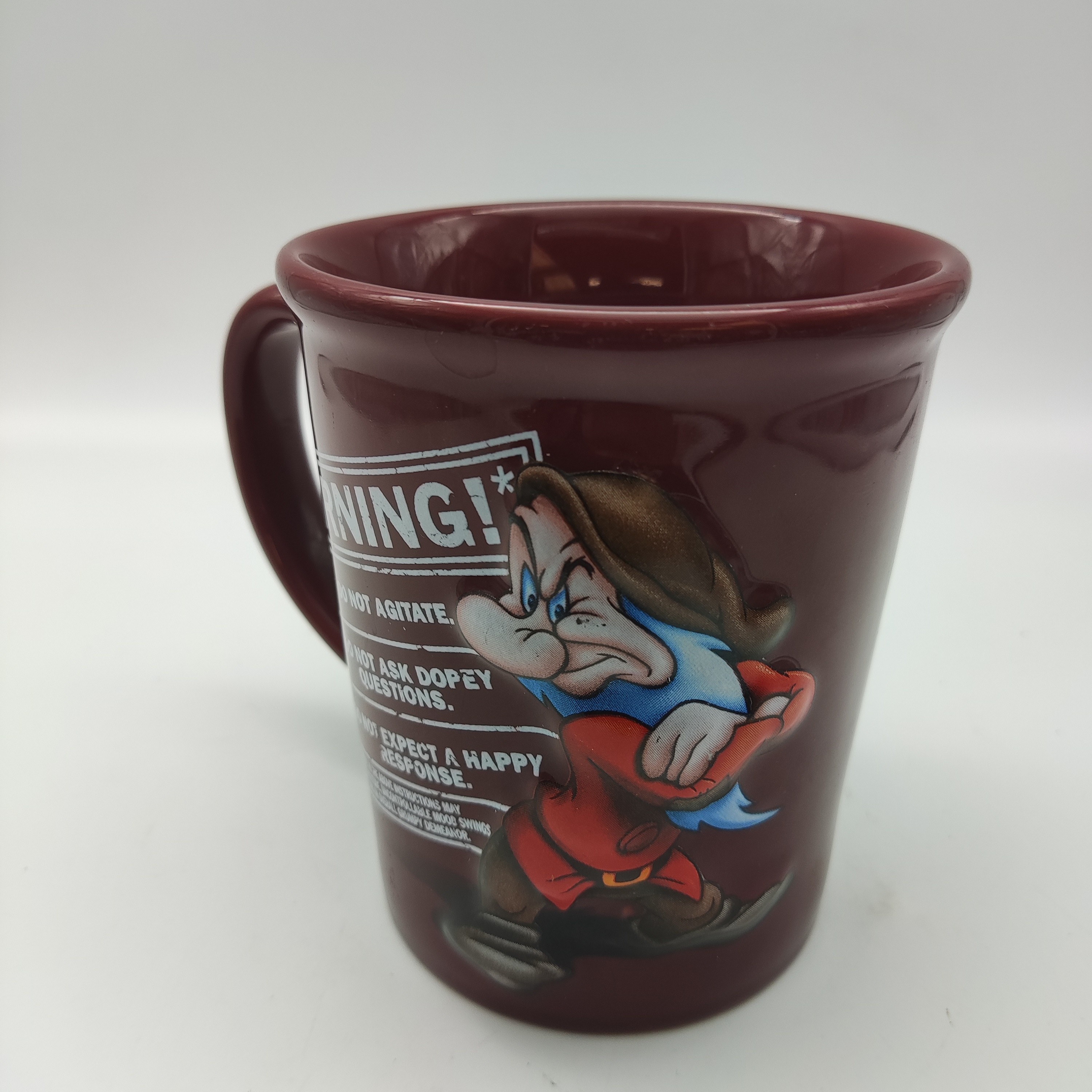Mug haut céramique nain Grincheux Disney Comme neuf -  reconditionné disponible sur Label Emmaüs