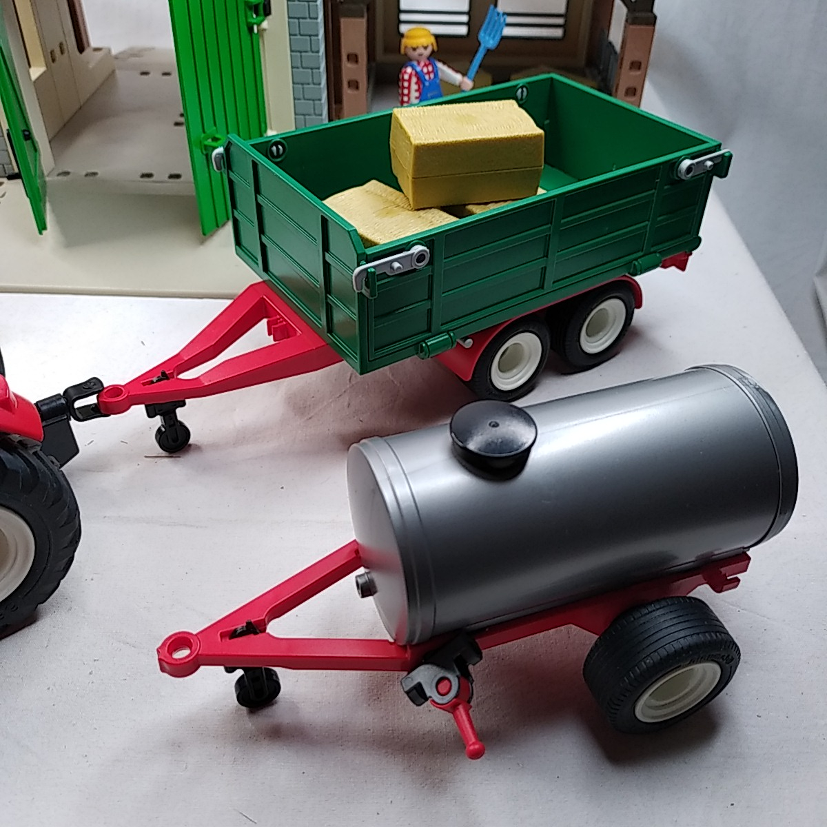 Lot Playmobil 4490 (La ferme) + 4496 (Fermier grand tracteur remorque) Très bon état - Vue 16 - 