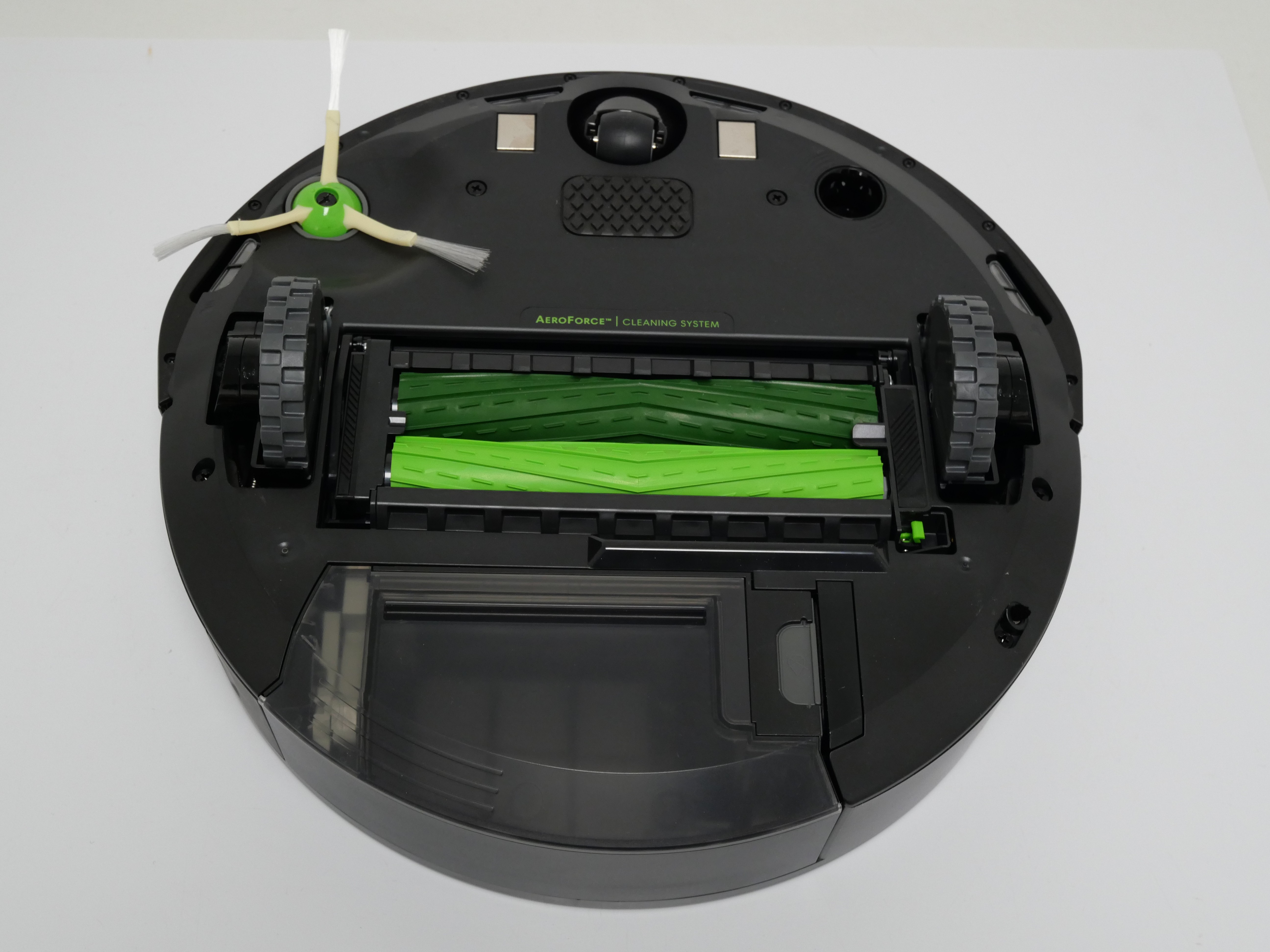 Voir photo 7 de Aspirateur iRobot Roomba i3 Aspirateur iRobot Roomba i3 Comme neuf - Vue 7 -