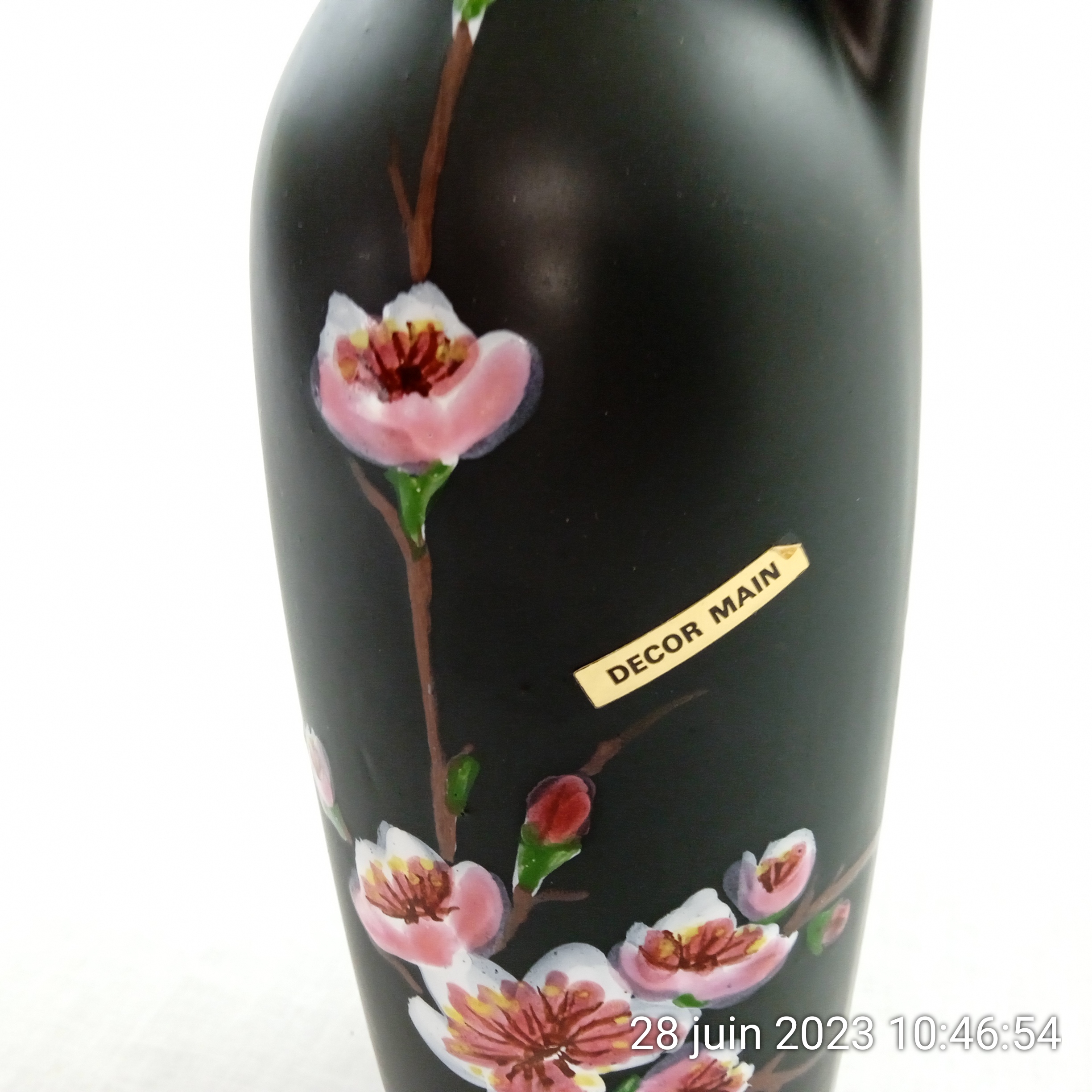 Vase en céramique style japonisant noir matte décor branches de fleurs en relief - Photo 3
