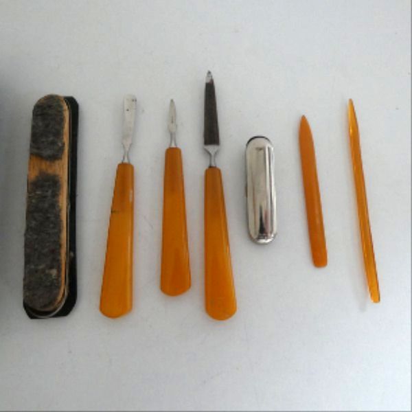 Ancienne trousse de manucure - 7 accessoires - Photo 2