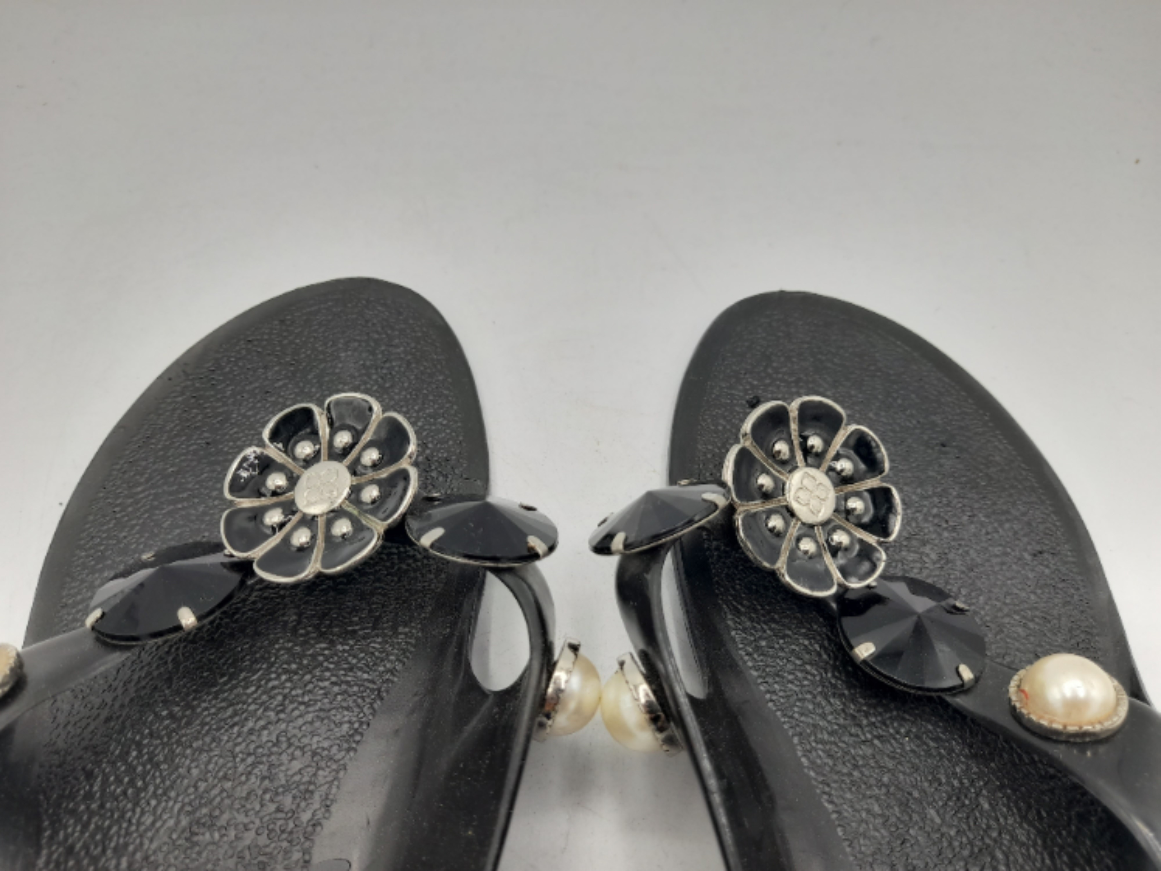 BCBGMaxAzria - Sandales en caoutchouc noir - 40 - Photo 1